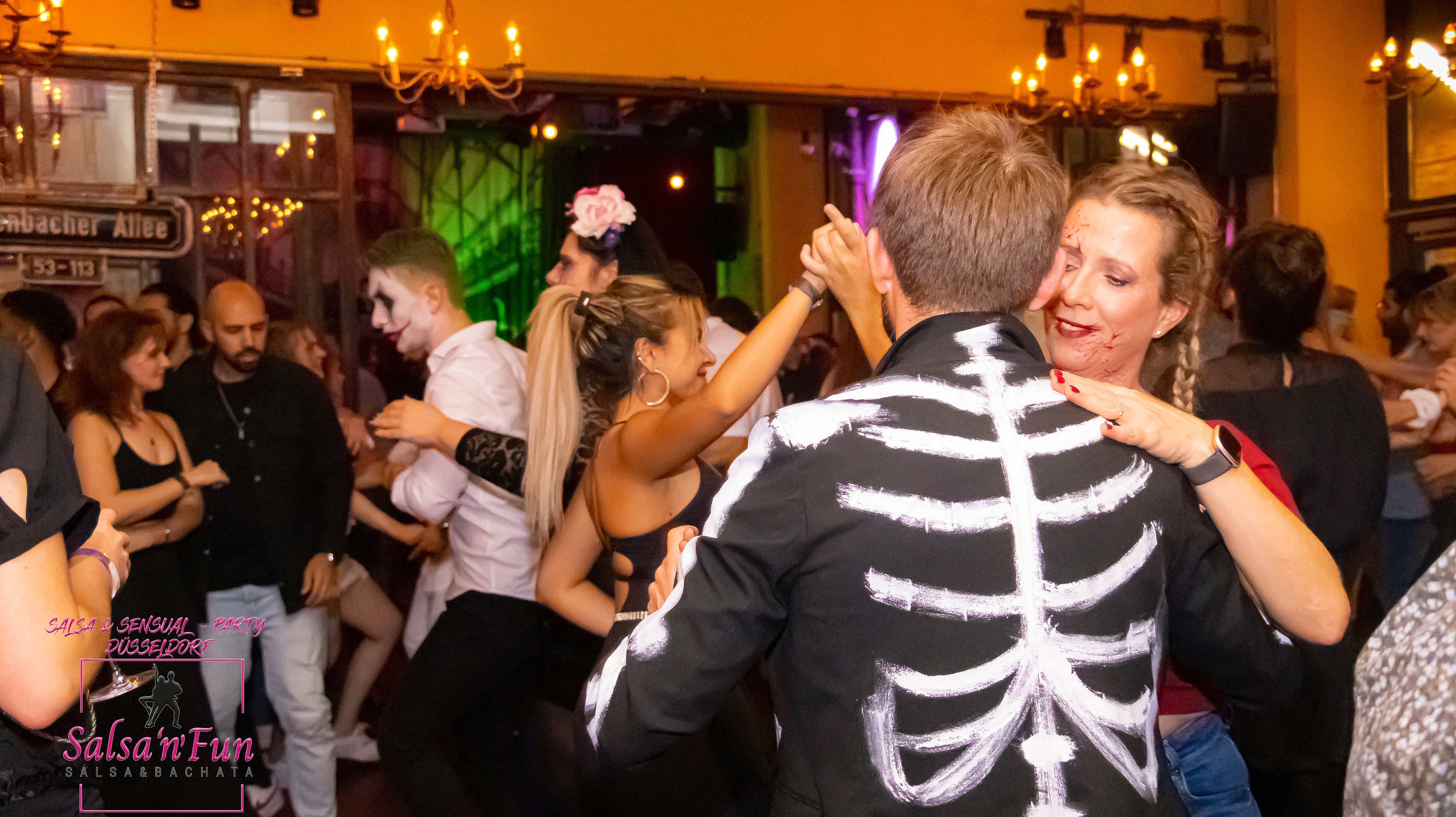 Halloween Salsa & Sensual Party 2024 - Bild 88
