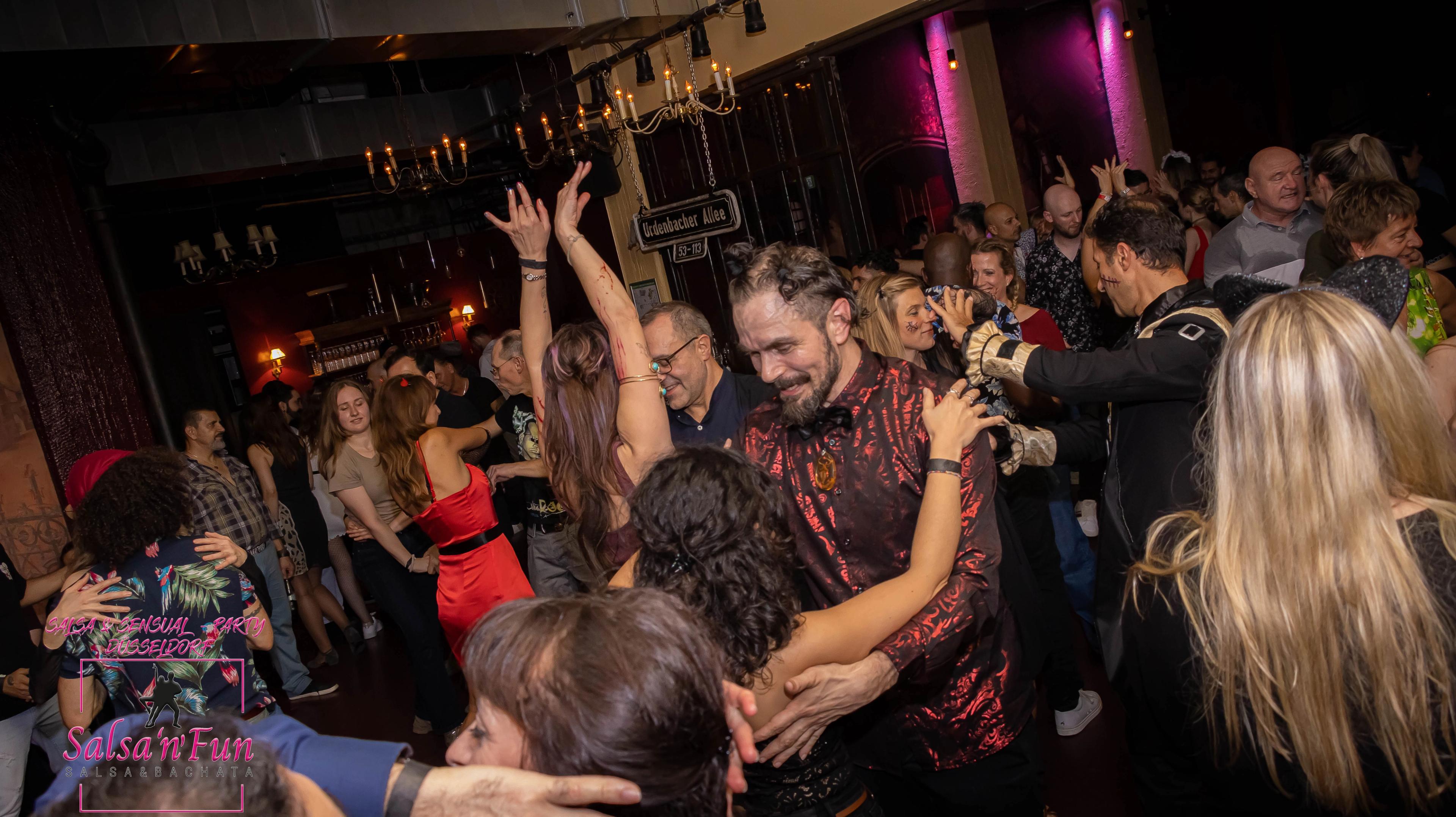 Halloween Salsa & Sensual Party 2024 - Bild 247