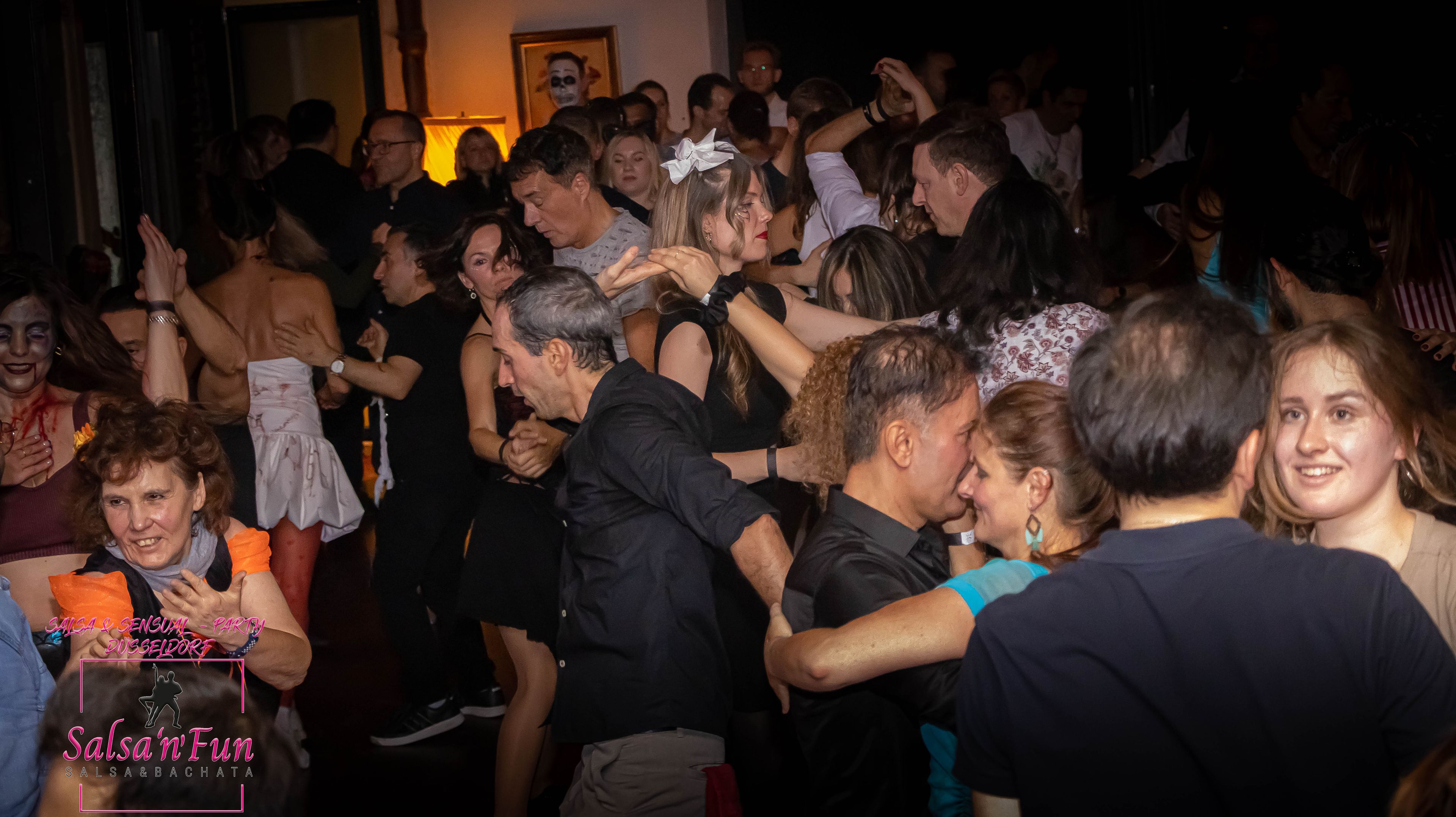 Halloween Salsa & Sensual Party 2024 - Bild 183