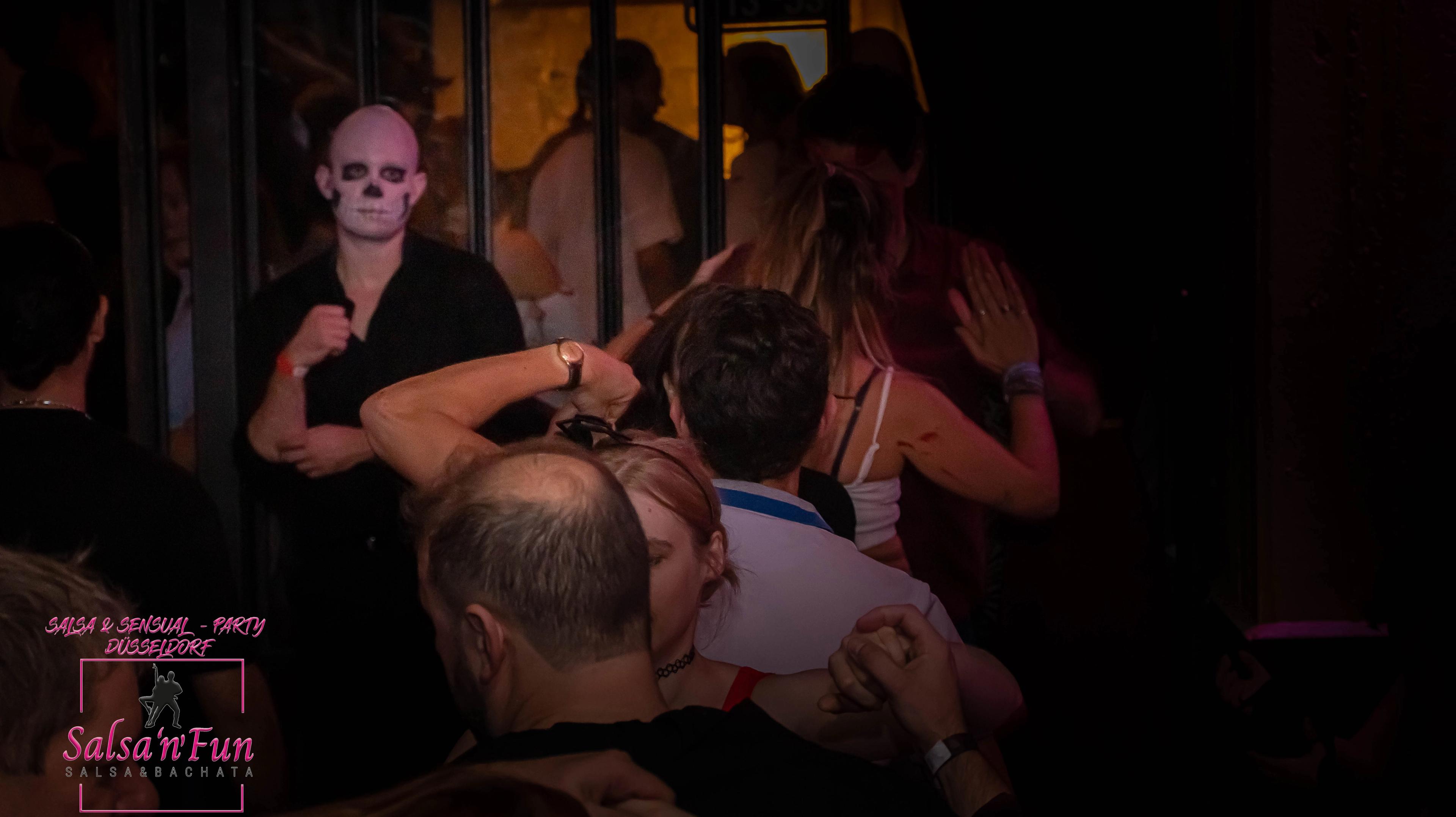 Halloween Salsa & Sensual Party 2024 - Bild 181
