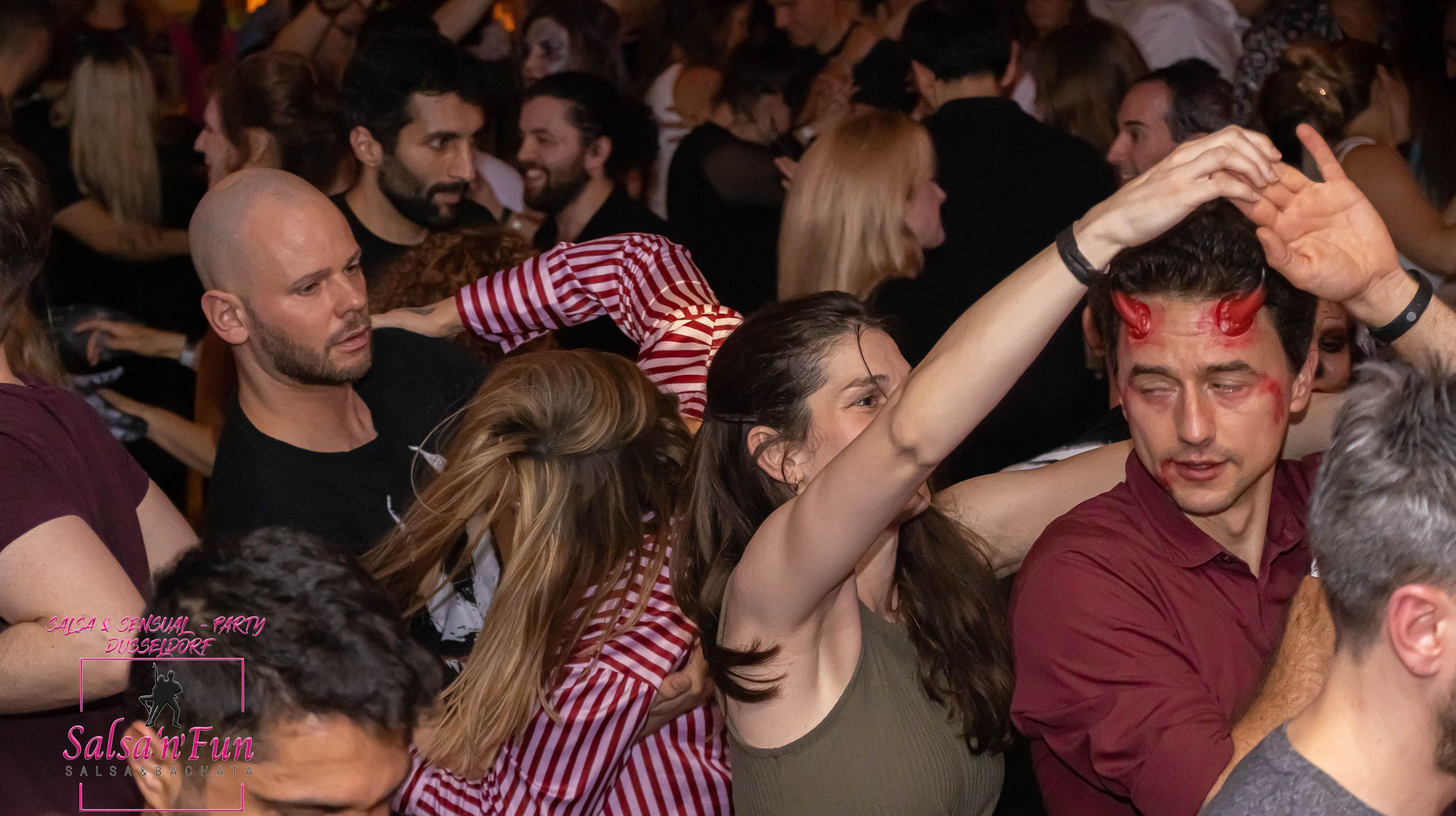 Halloween Salsa & Sensual Party 2024 - Bild 161
