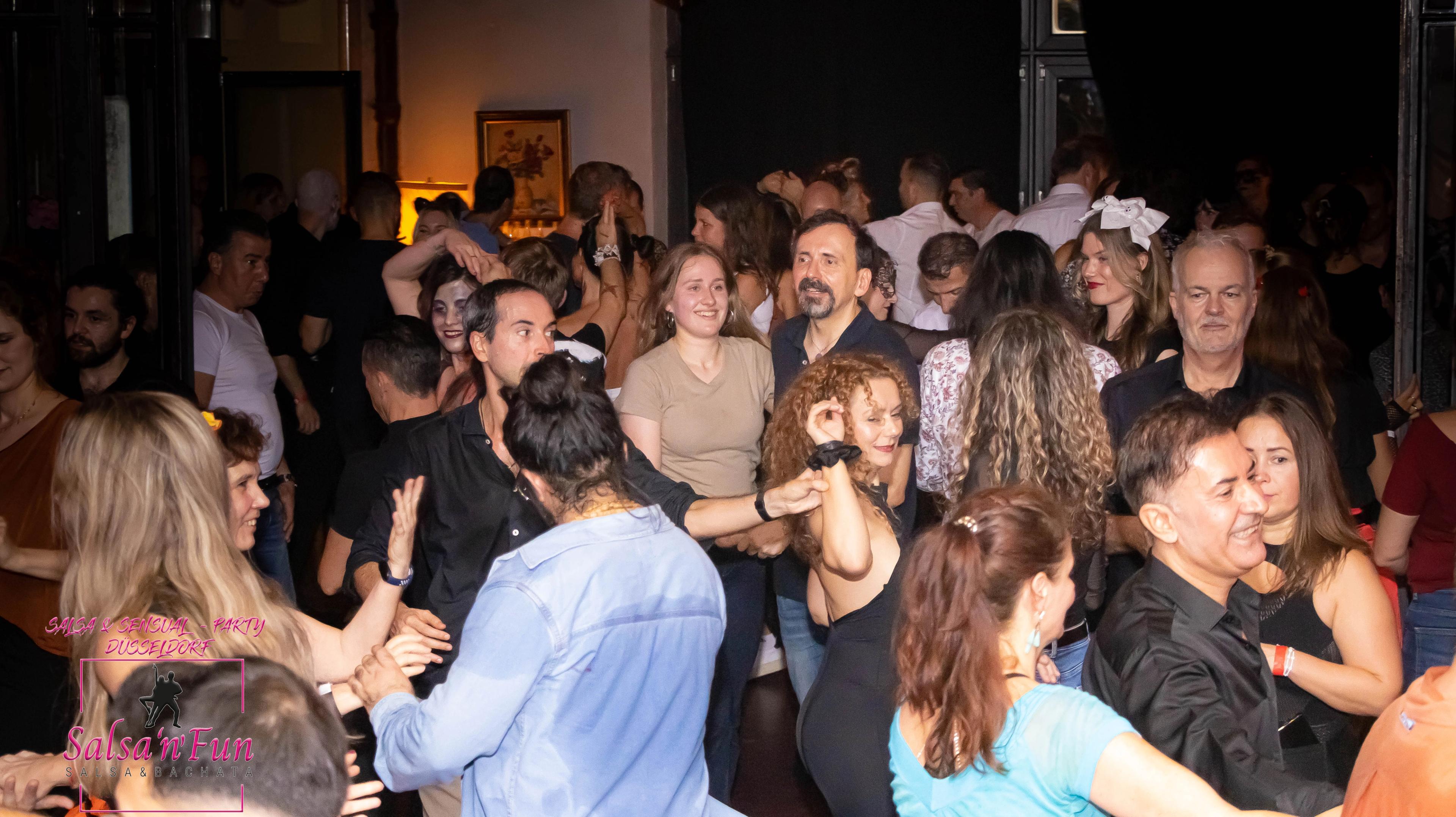Halloween Salsa & Sensual Party 2024 - Bild 172