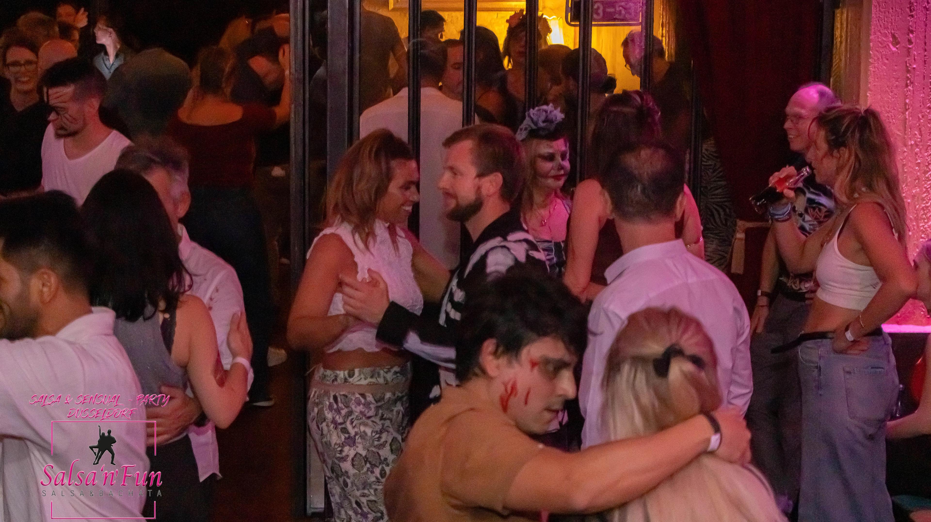 Halloween Salsa & Sensual Party 2024 - Bild 135