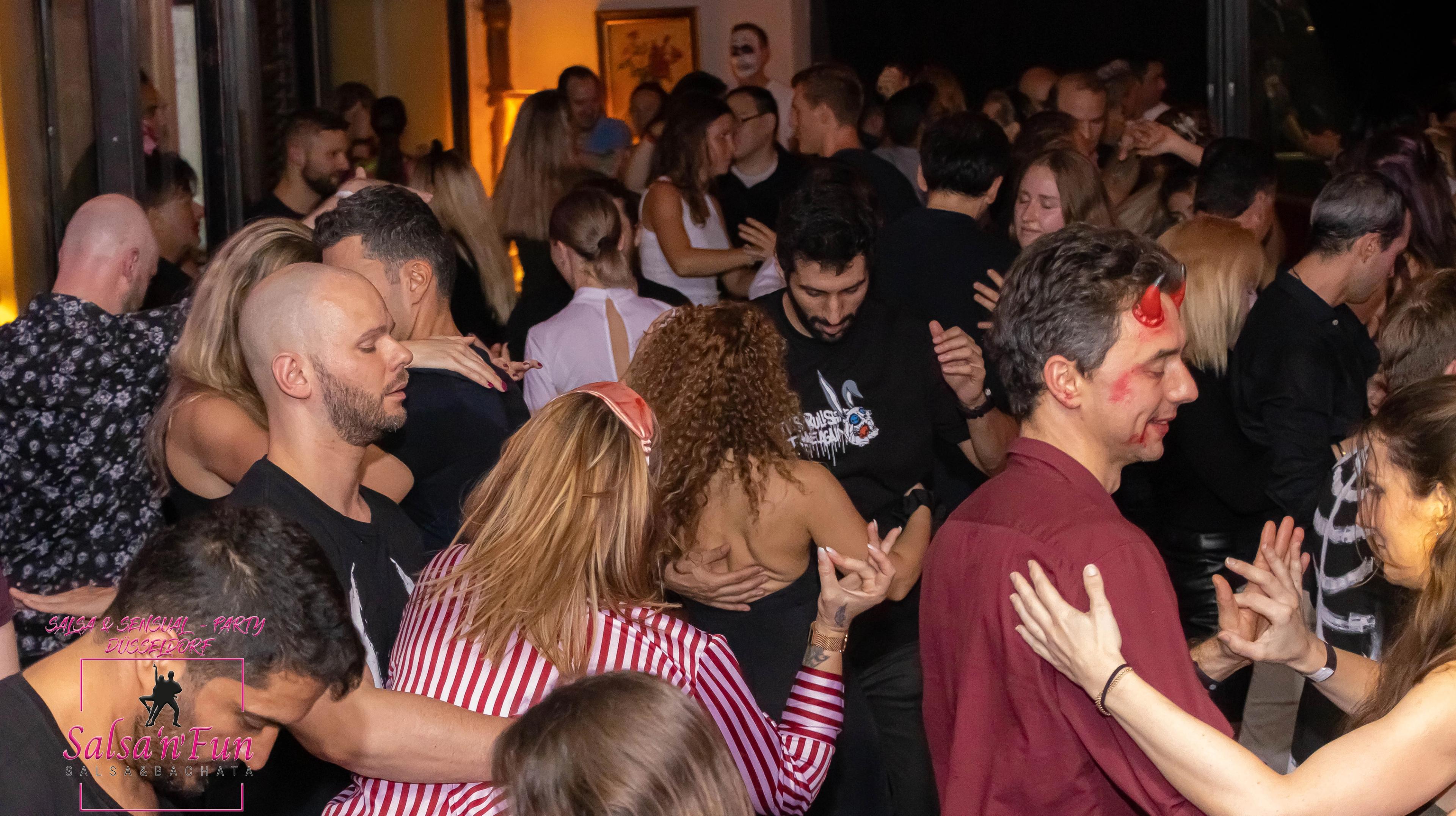 Halloween Salsa & Sensual Party 2024 - Bild 159