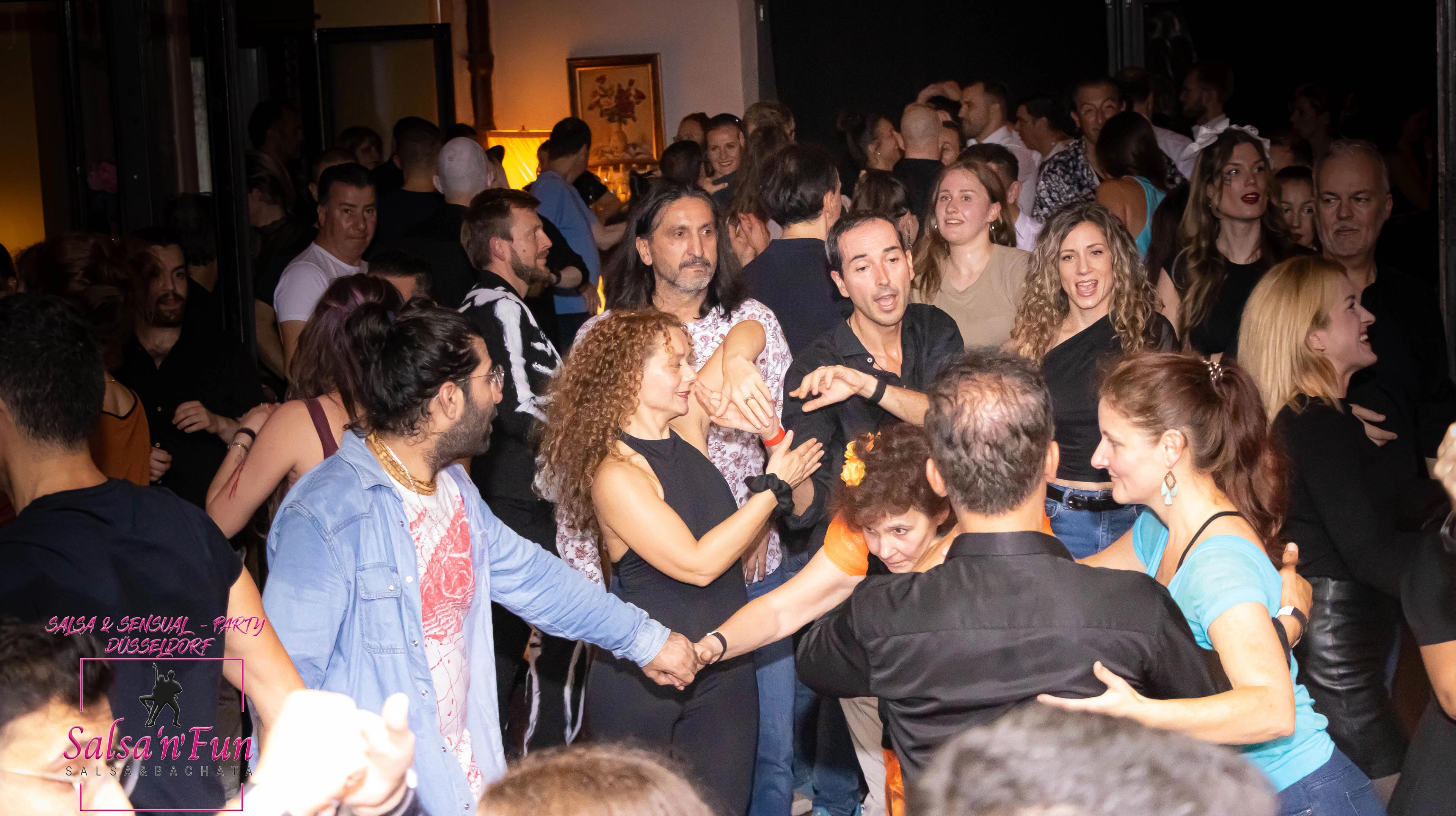 Halloween Salsa & Sensual Party 2024 - Bild 171