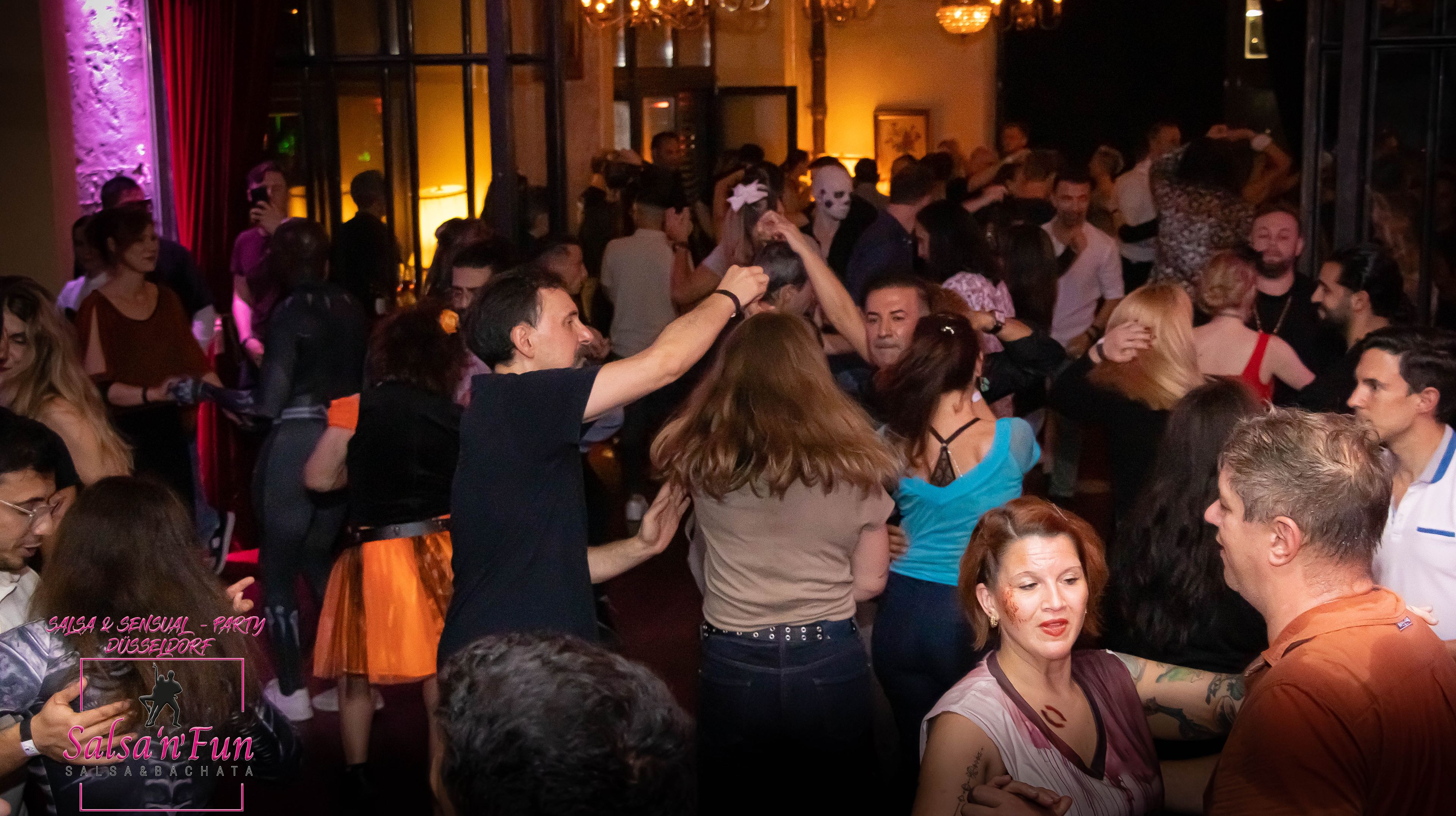 Halloween Salsa & Sensual Party 2024 - Bild 177