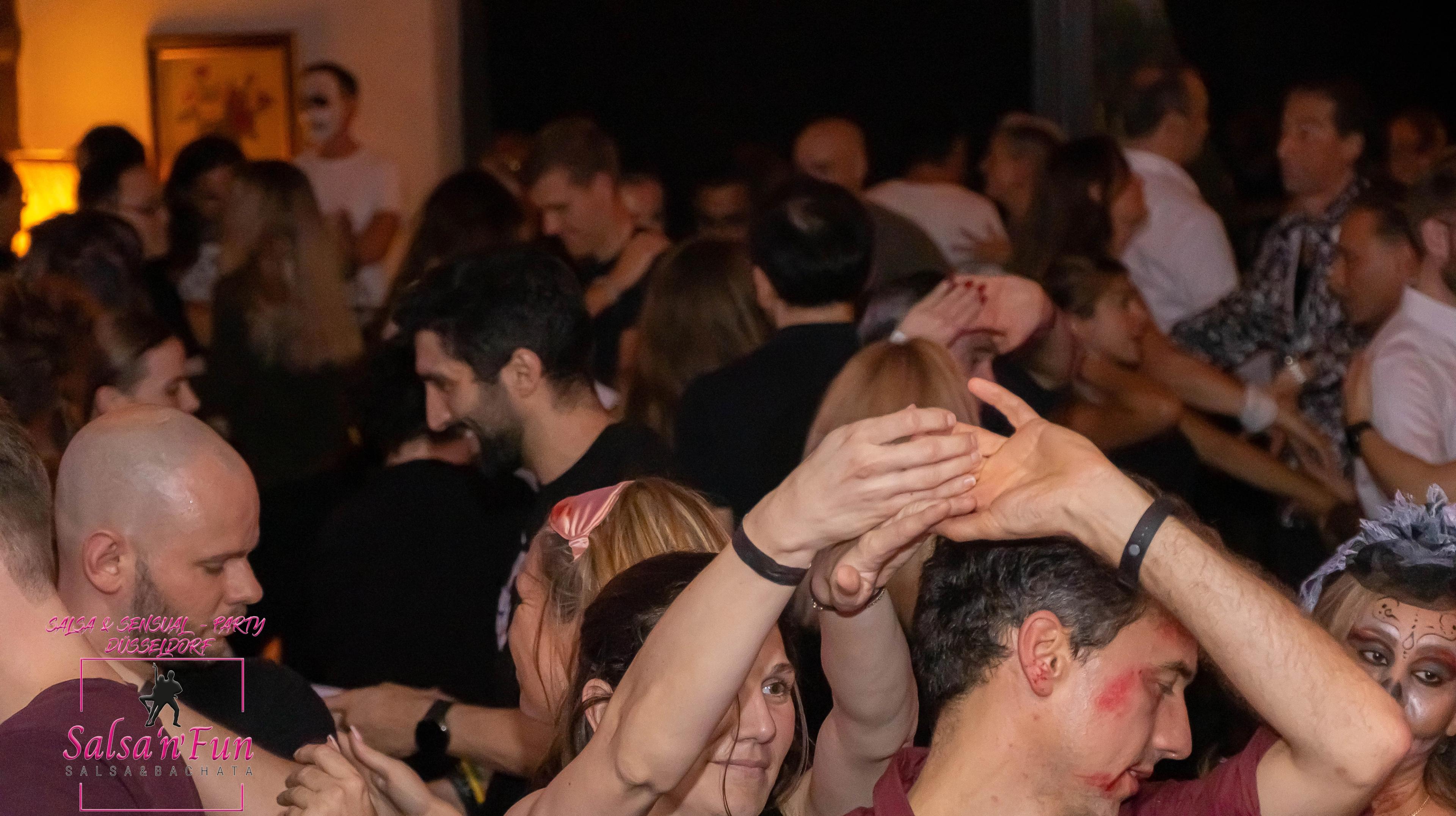 Halloween Salsa & Sensual Party 2024 - Bild 164