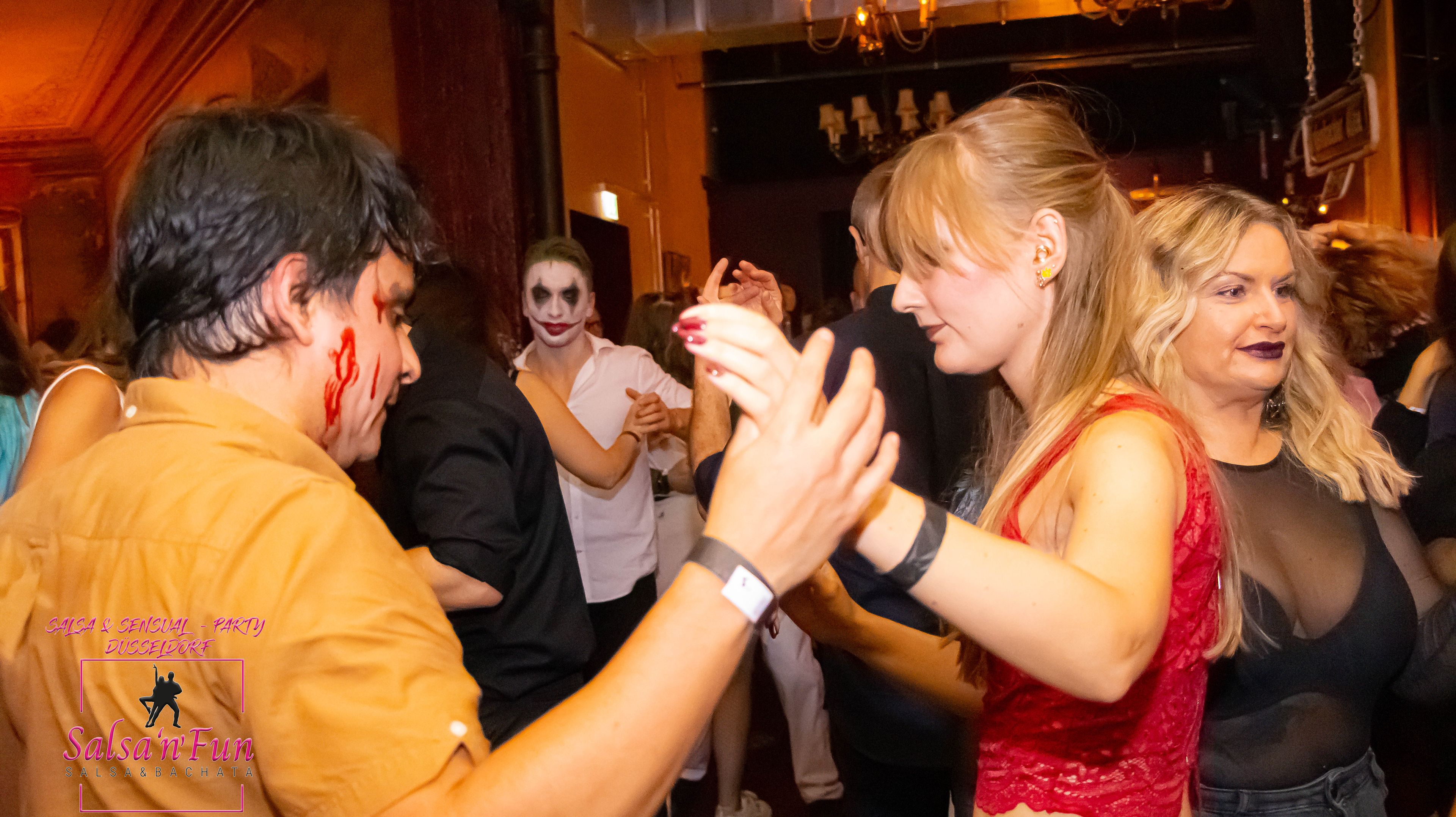 Halloween Salsa & Sensual Party 2024 - Bild 74