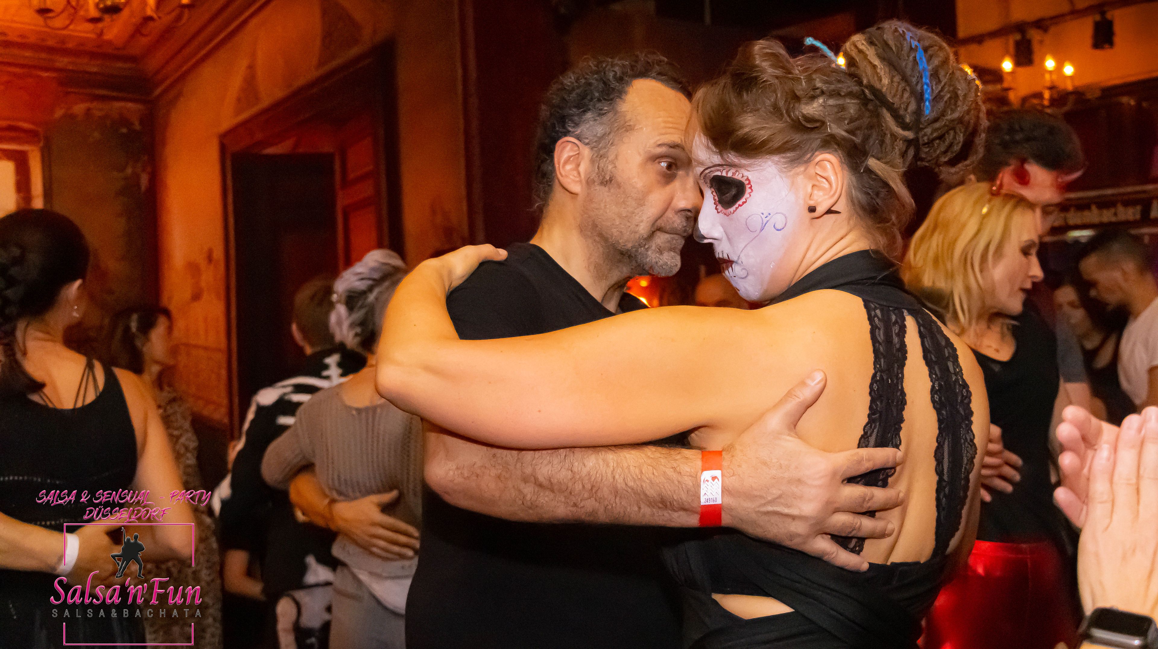 Halloween Salsa & Sensual Party 2024 - Bild 82