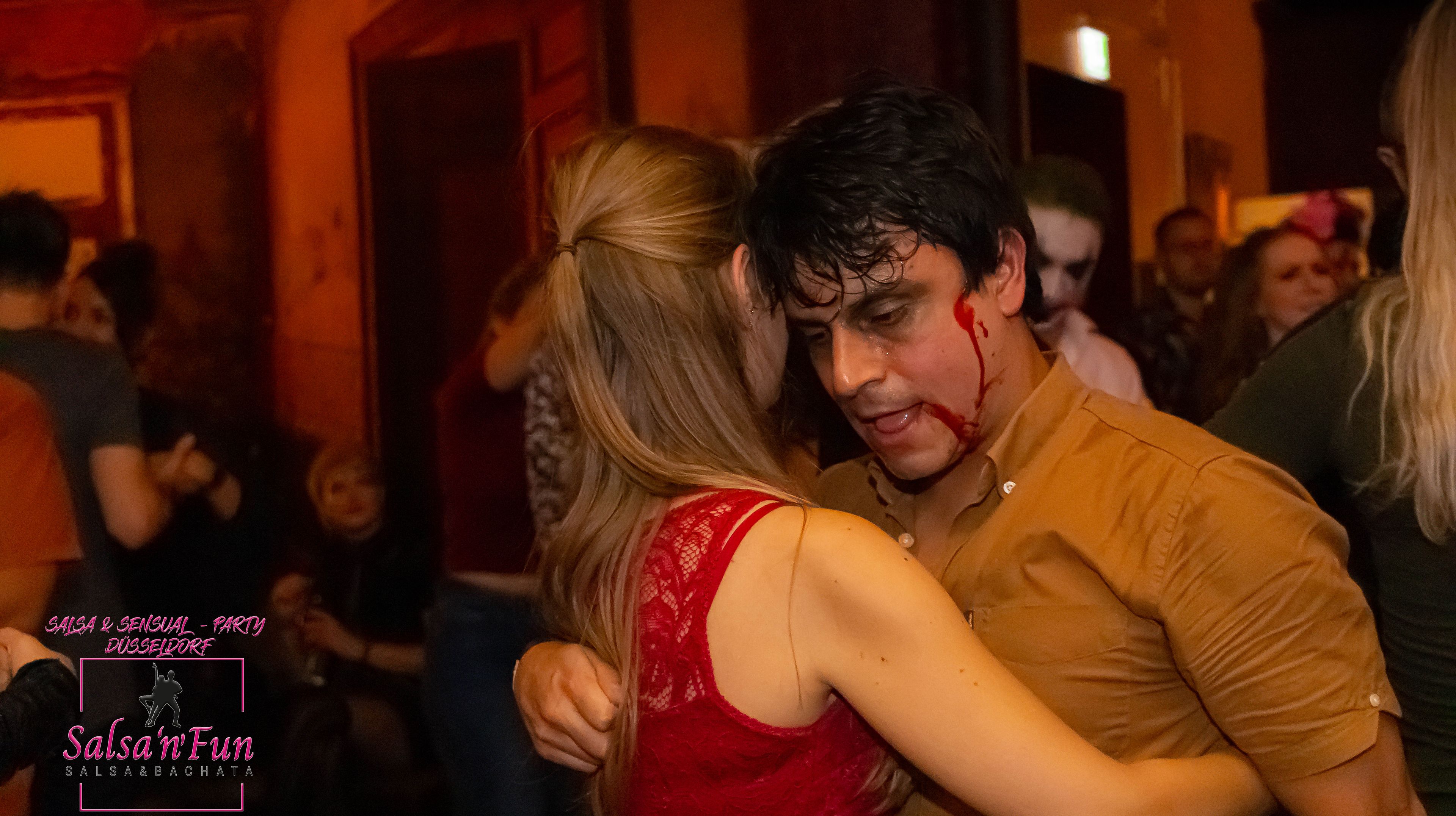 Halloween Salsa & Sensual Party 2024 - Bild 77