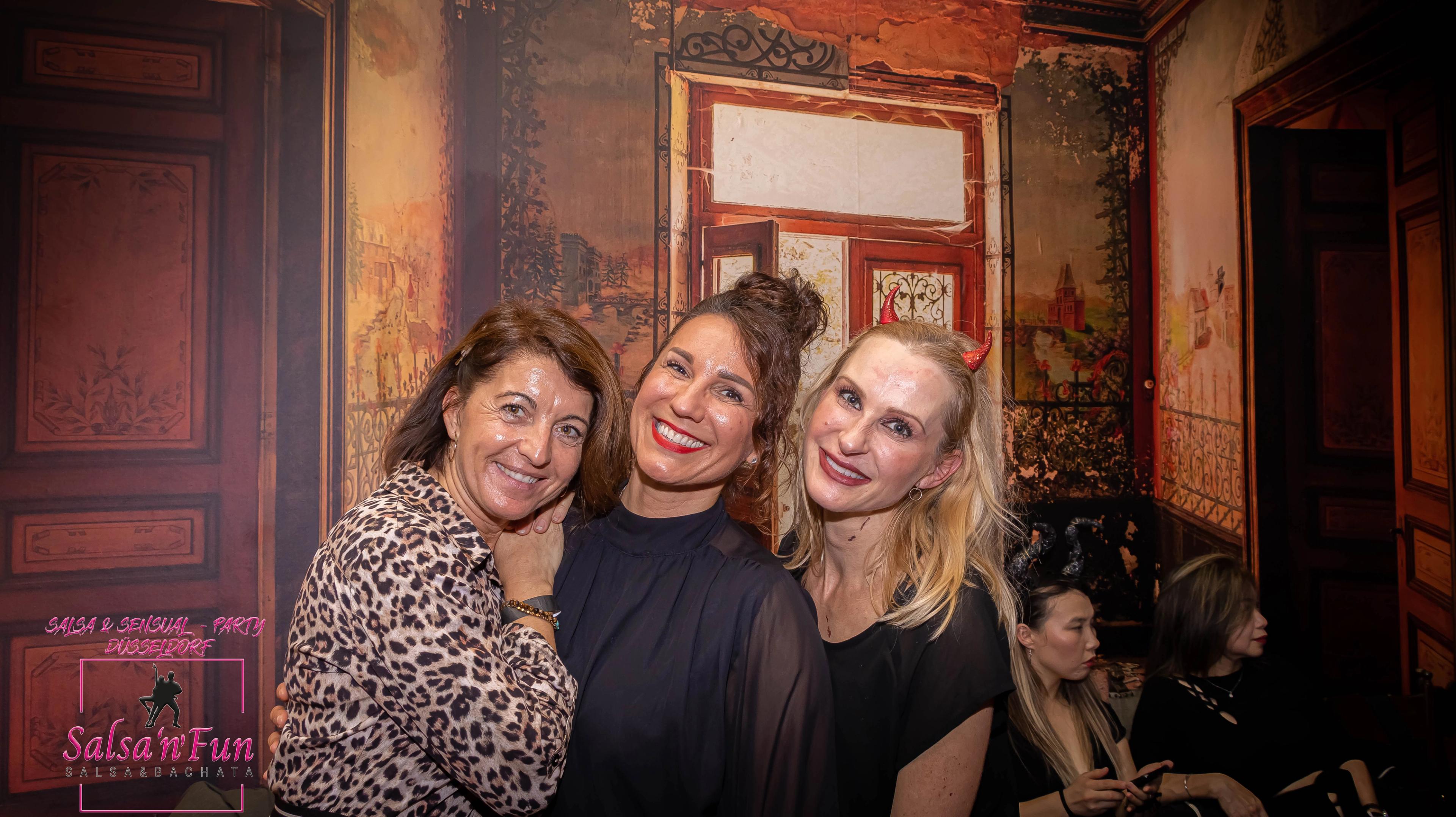 Halloween Salsa & Sensual Party 2024 - Bild 240