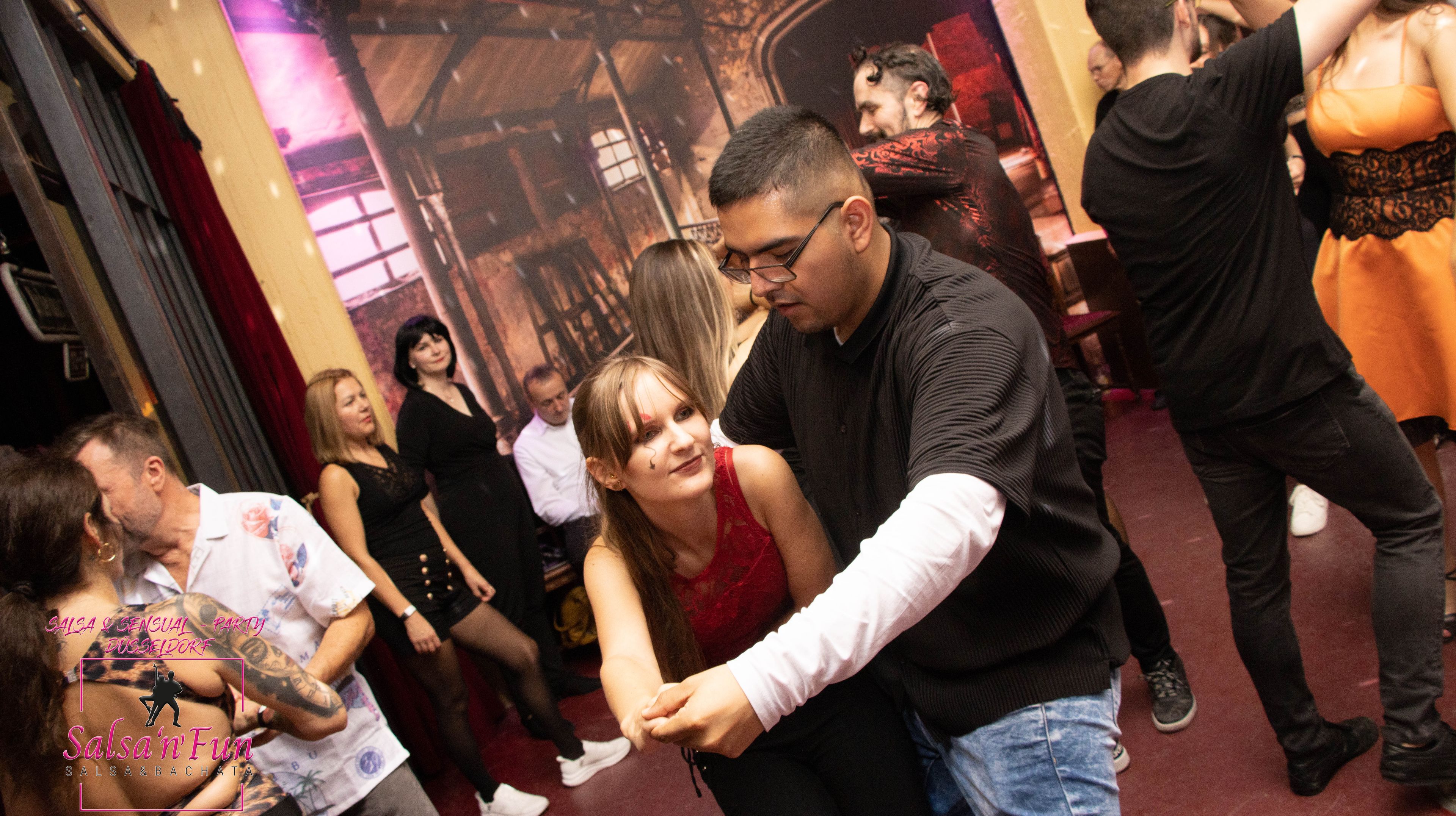 Halloween Salsa & Sensual Party 2024 - Bild 257