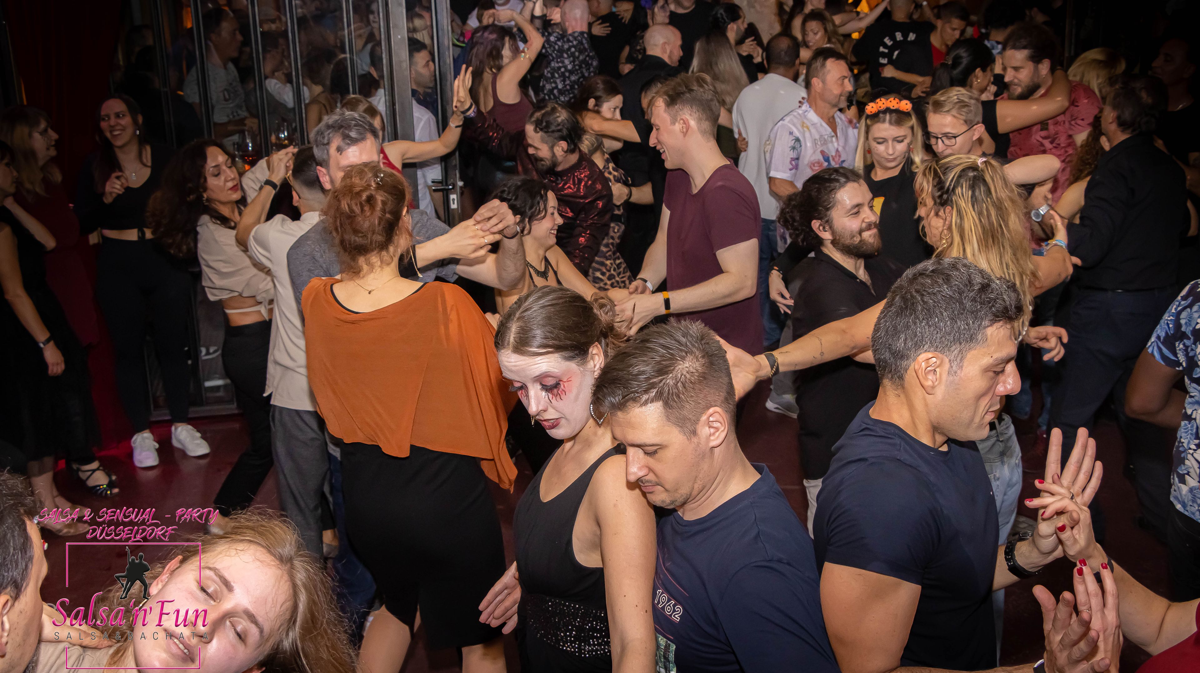 Halloween Salsa & Sensual Party 2024 - Bild 217