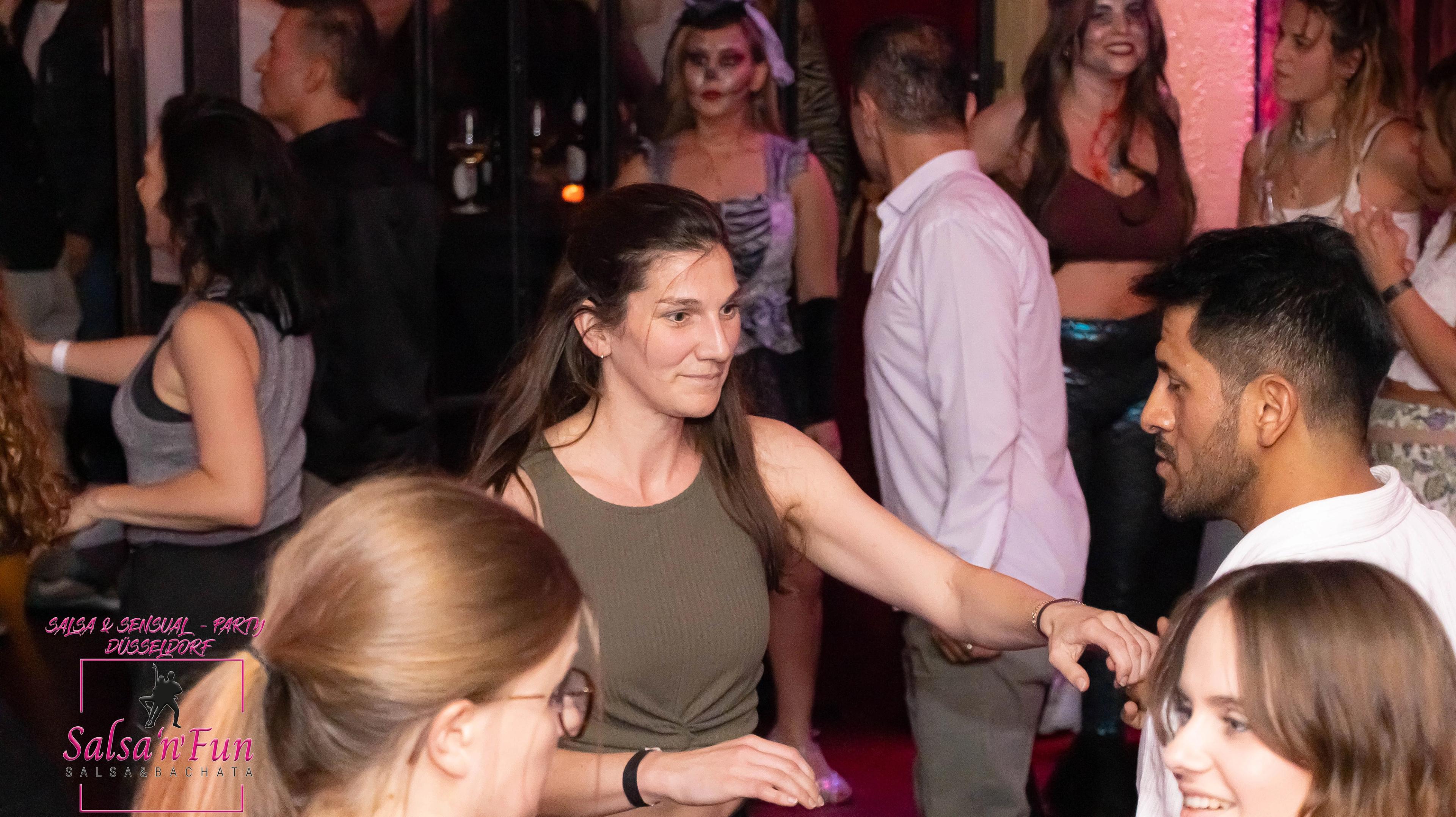 Halloween Salsa & Sensual Party 2024 - Bild 129