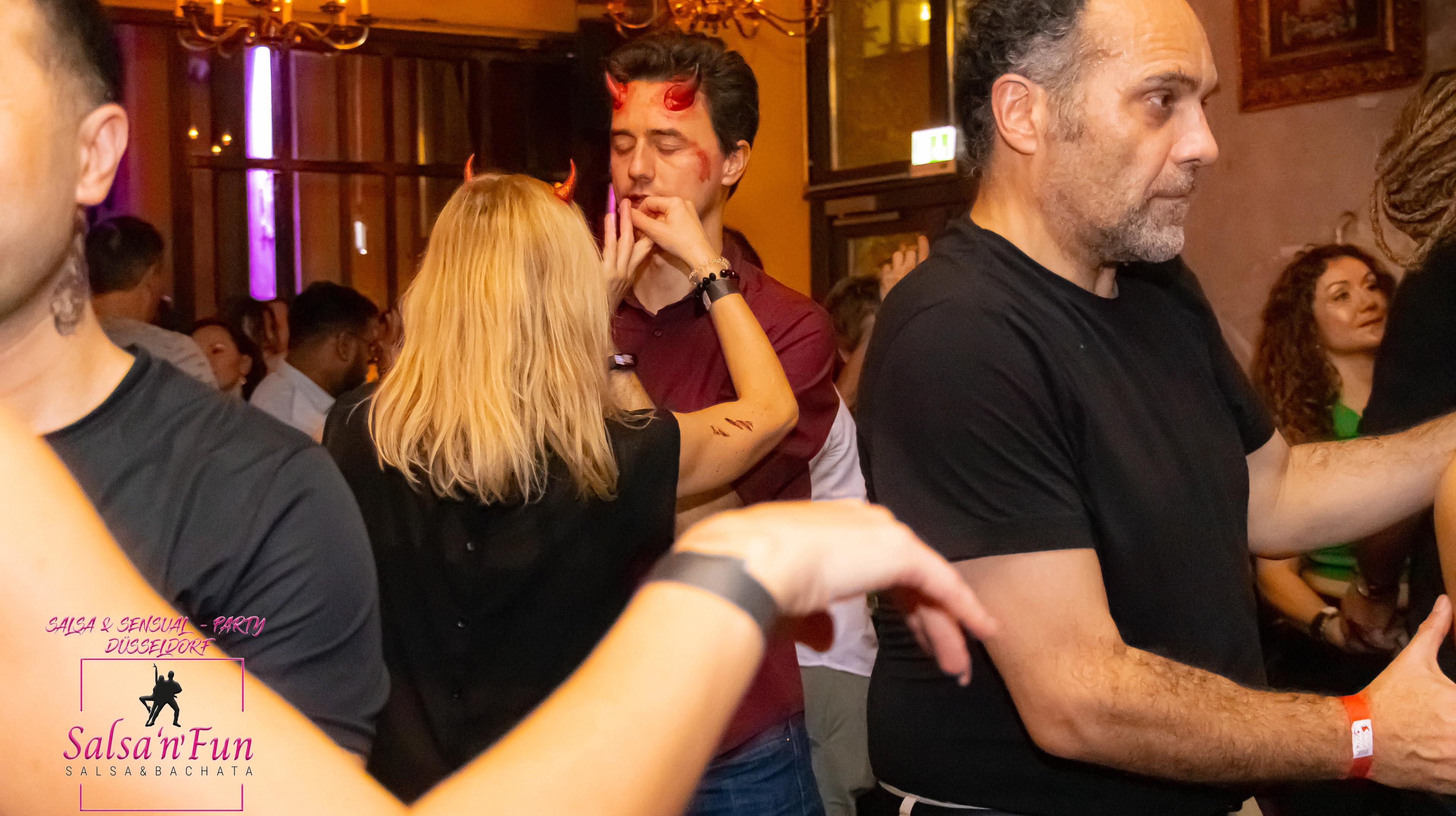 Halloween Salsa & Sensual Party 2024 - Bild 84