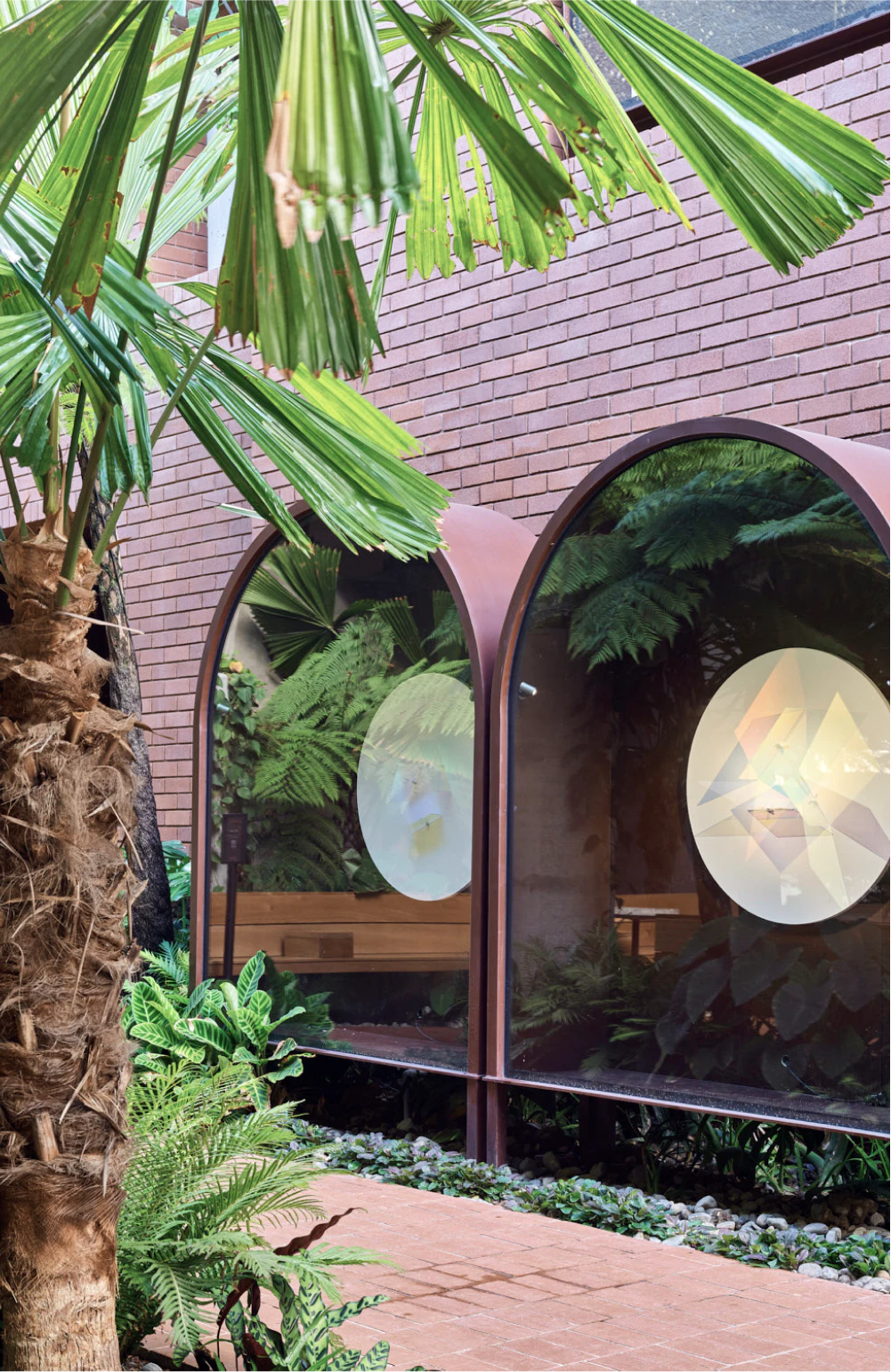 Fish Lane by Aria, offers public art installations, pop-ups, restaurants, speakeasies, wine bars, cafés and more, located in the heart of South Brisbane.