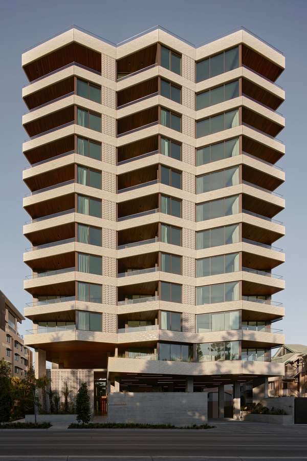 Riviere by Aria, 120 luxury apartments standing proud above the Kangaroo Point Cliffs, overlooking Brisbane’s iconic River, Botanic Gardens and ever-changing city skyline.