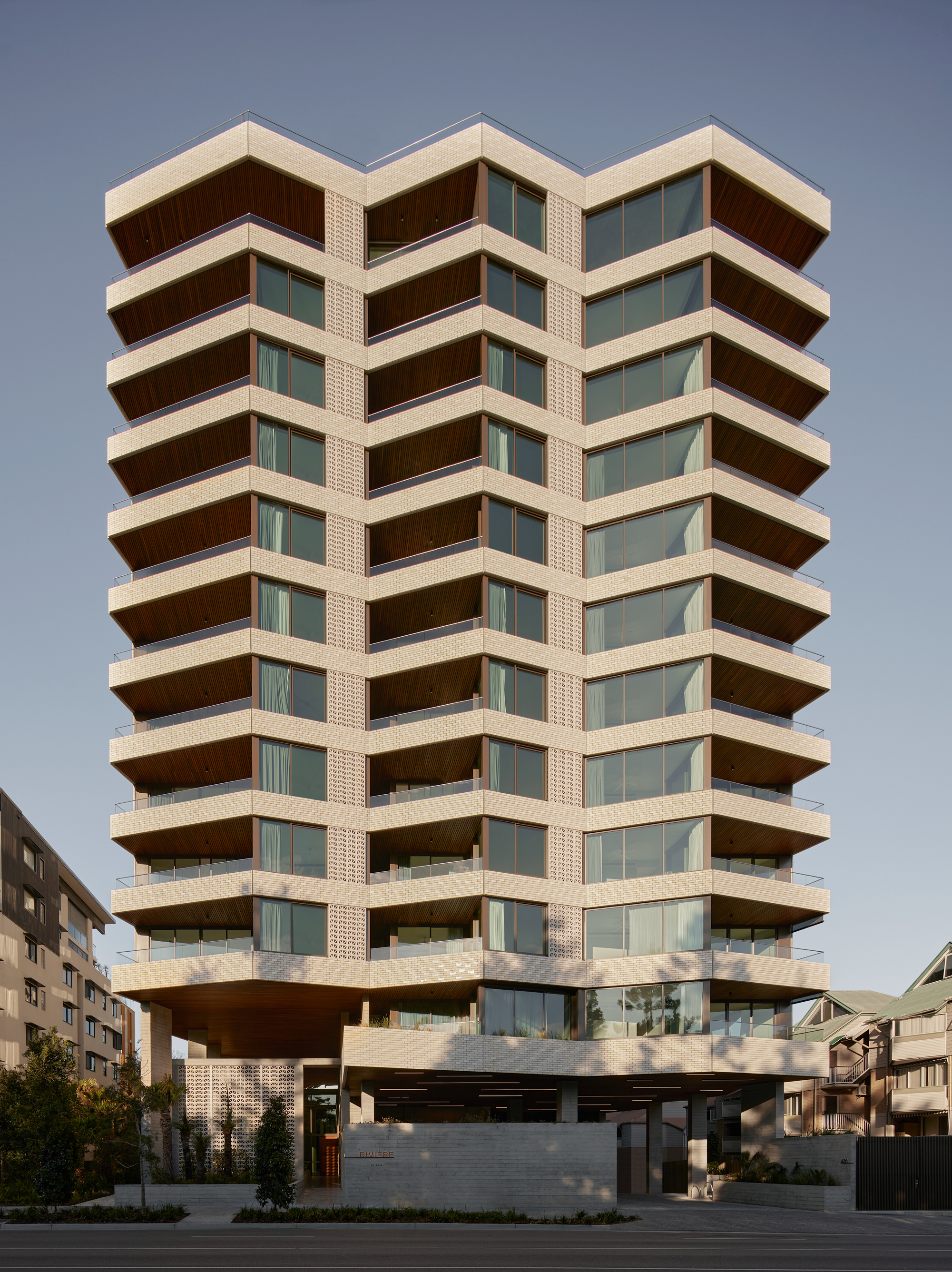 Riviere by Aria, 120 luxury apartments standing proud above the Kangaroo Point Cliffs, overlooking Brisbane’s iconic River, Botanic Gardens and ever-changing city skyline.