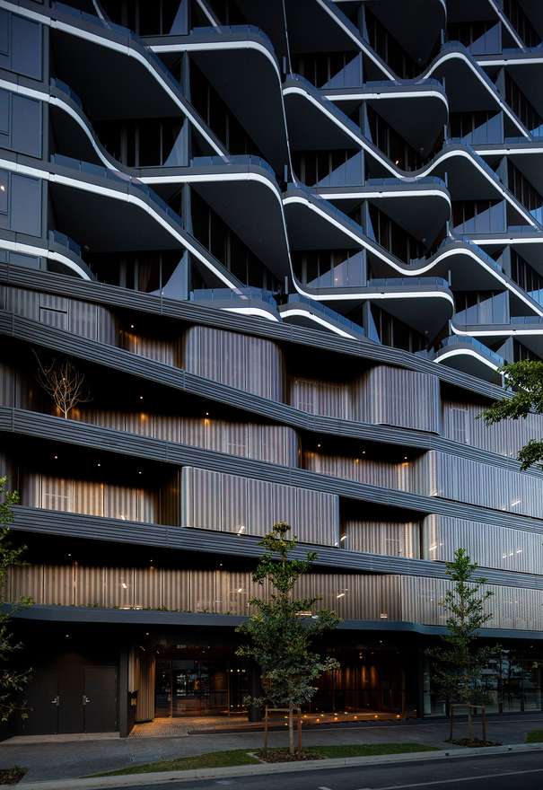 The Drapery by Aria located in Woolloongabba, the building embraces the tapestry of the local area and delivers a series of dramatic landscaped outdoor plazas, gardens and balconies in a unique and visually stunning manner.