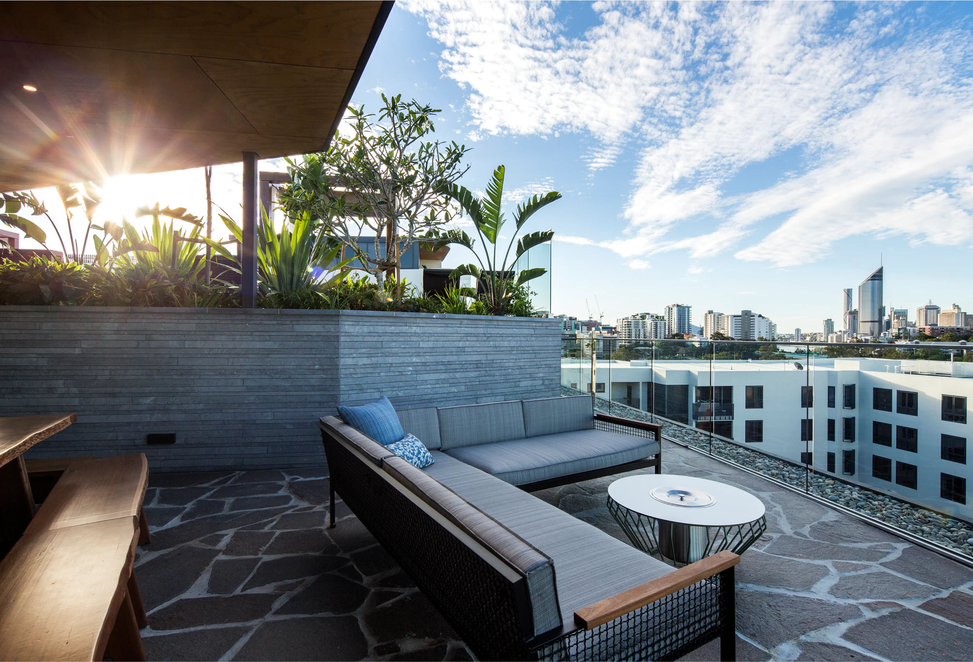 Akira by Aria, rooftop amenities with views of Brisbane city in luxury apartment development located in Woolloongabba.