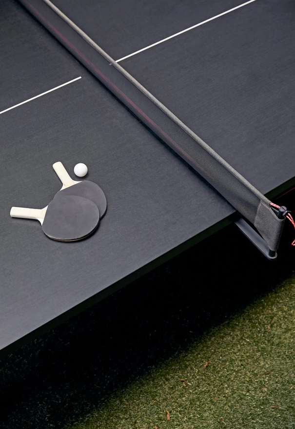 At The Drapery's podium floor, a unique residents' retreat known as the "Baby Gabba Green" entices residents to enjoy a game of table tennis, read their favourite book or just relax amongst the lush integrated landscaping.