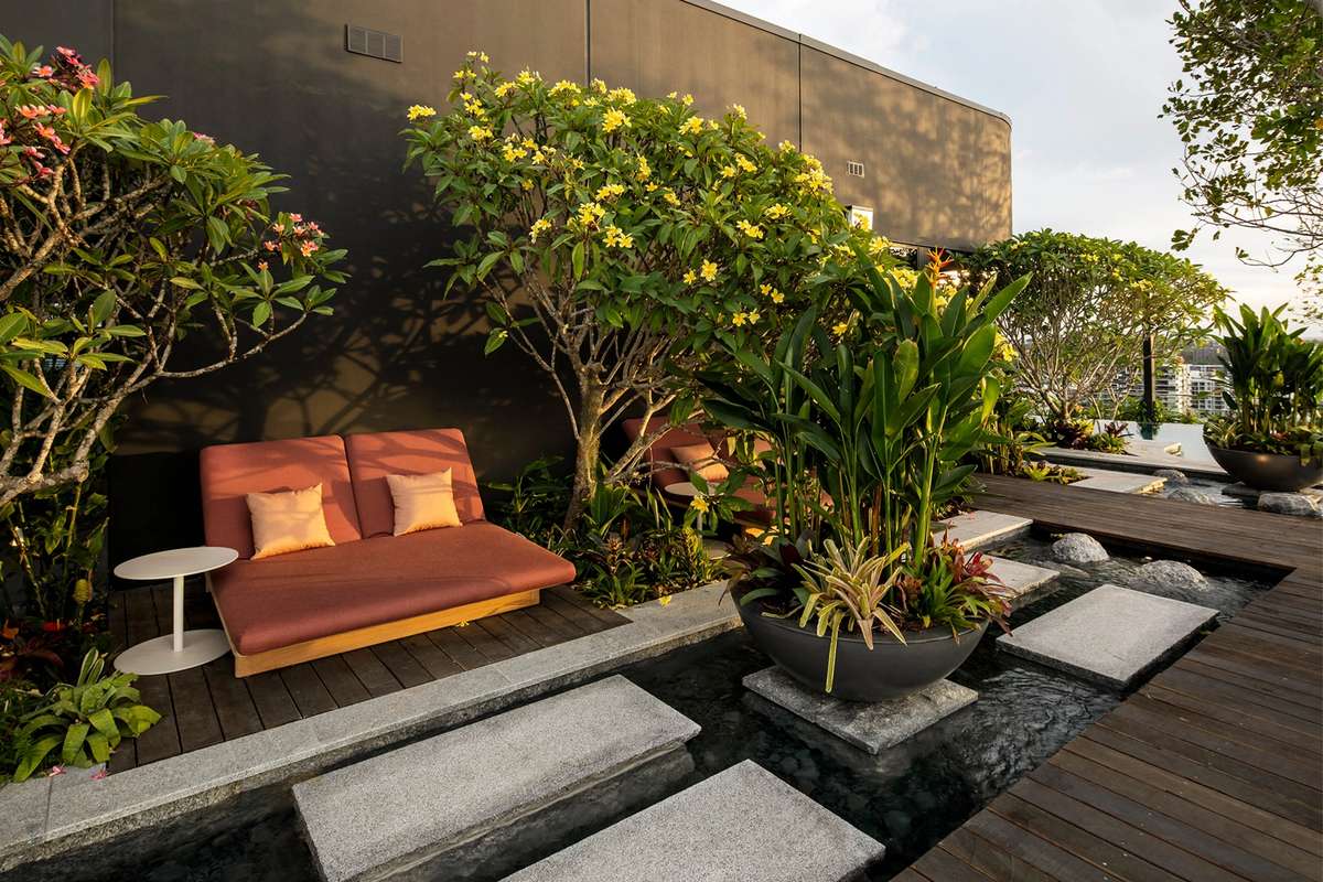 TreeHouse by Aria, luxury apartment rooftop swimming pool with views of Brisbane city.