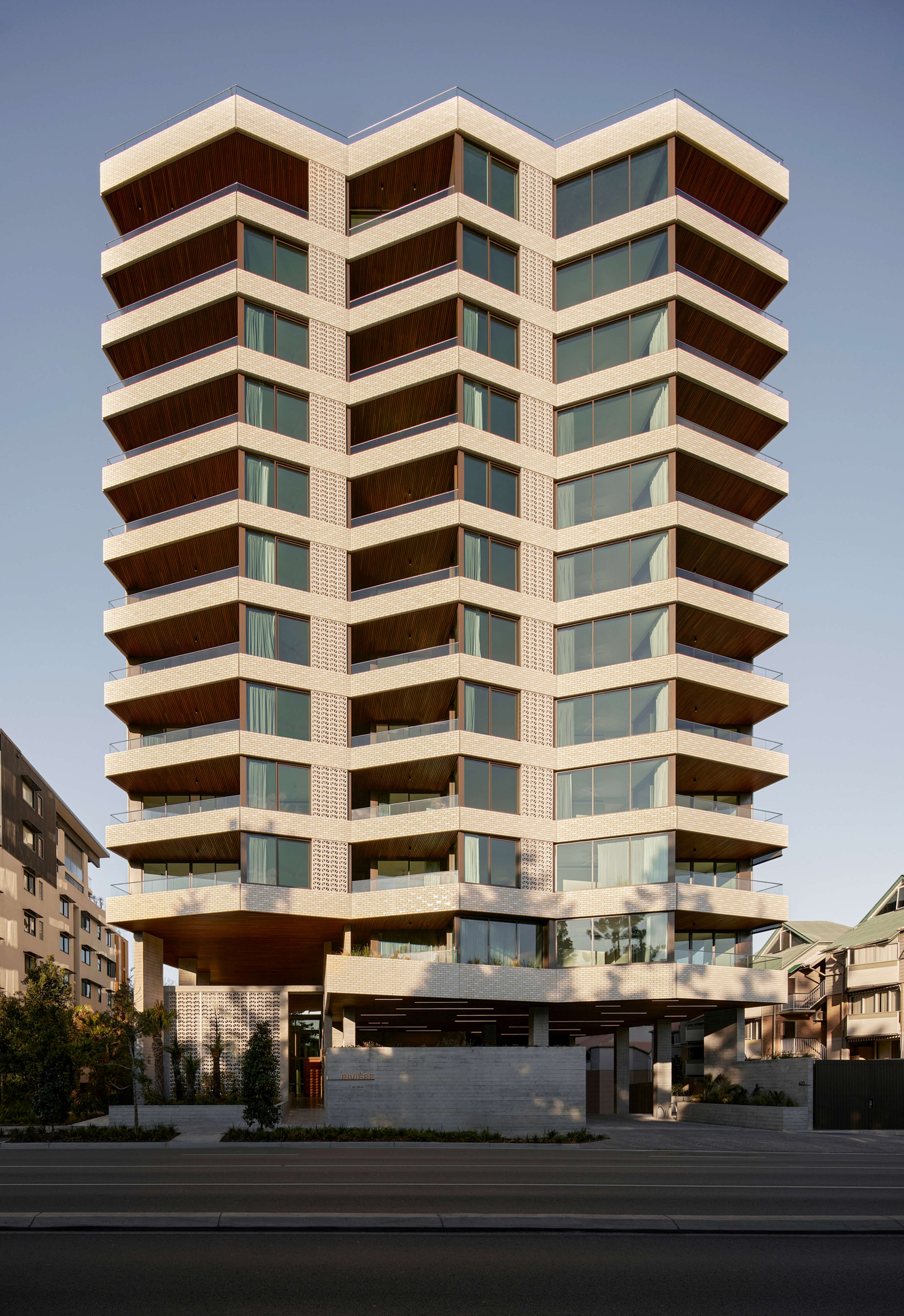 Rivière stands proud above the Kangaroo Point Cliffs, overlooking Brisbane’s iconic River, Botanic Gardens and ever-changing city skyline.