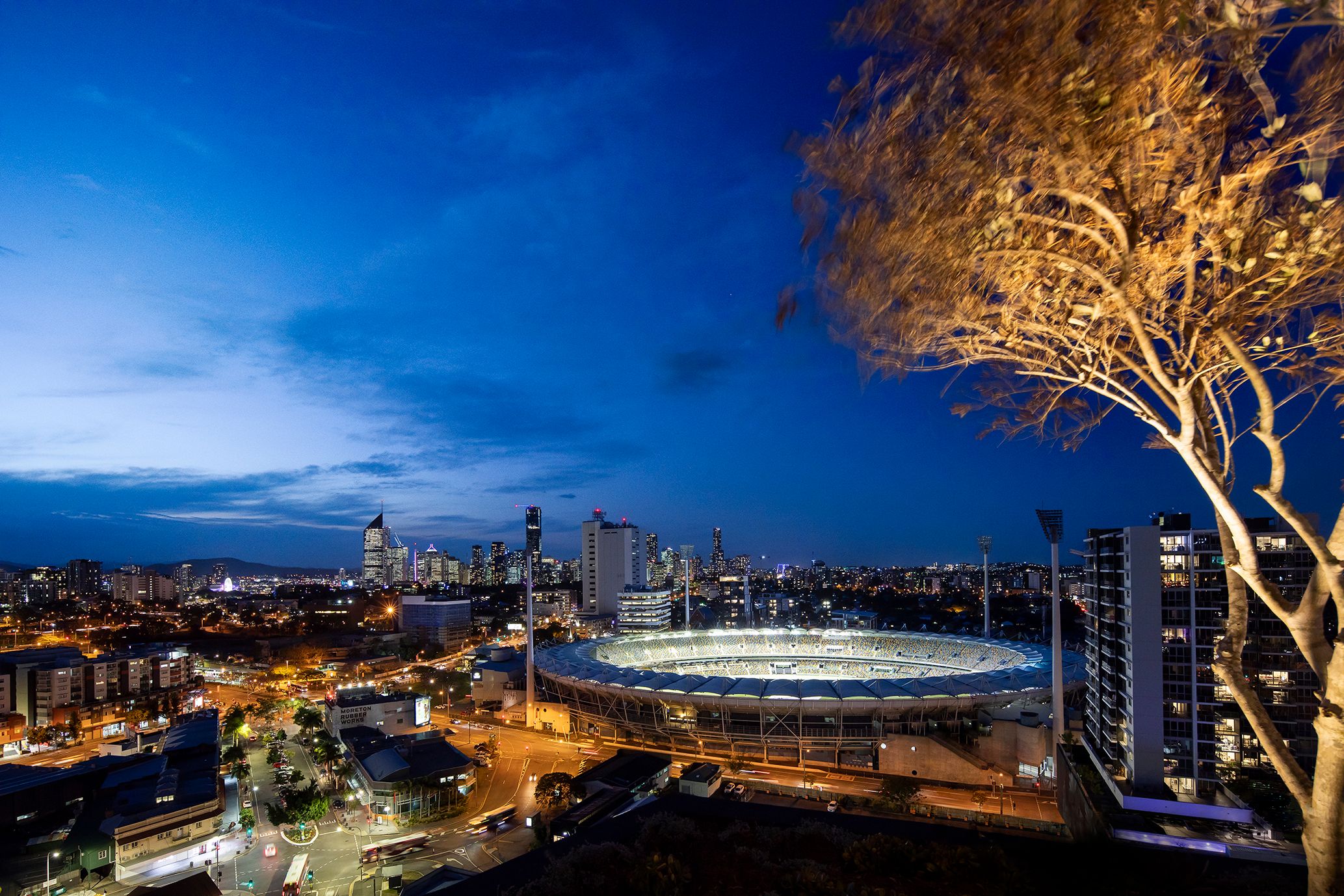 At The Drapery's podium floor, a unique residents' retreat known as the "Baby Gabba Green" entices residents to enjoy a game of table tennis, read their favourite book or just relax amongst the lush integrated landscaping.