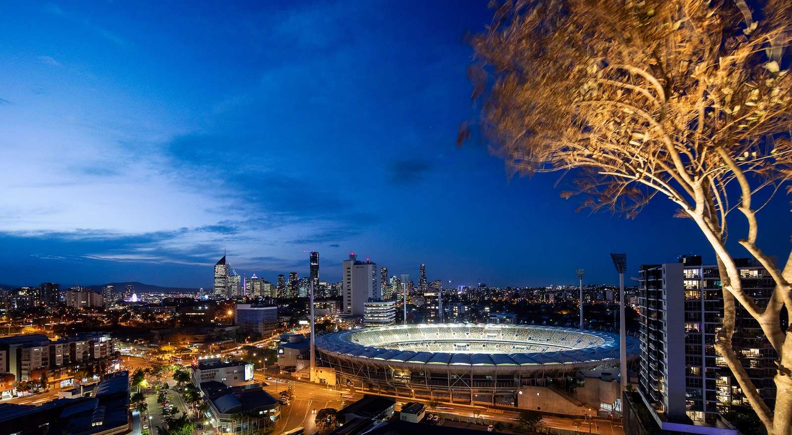 At The Drapery's podium floor, a unique residents' retreat known as the "Baby Gabba Green" entices residents to enjoy a game of table tennis, read their favourite book or just relax amongst the lush integrated landscaping.