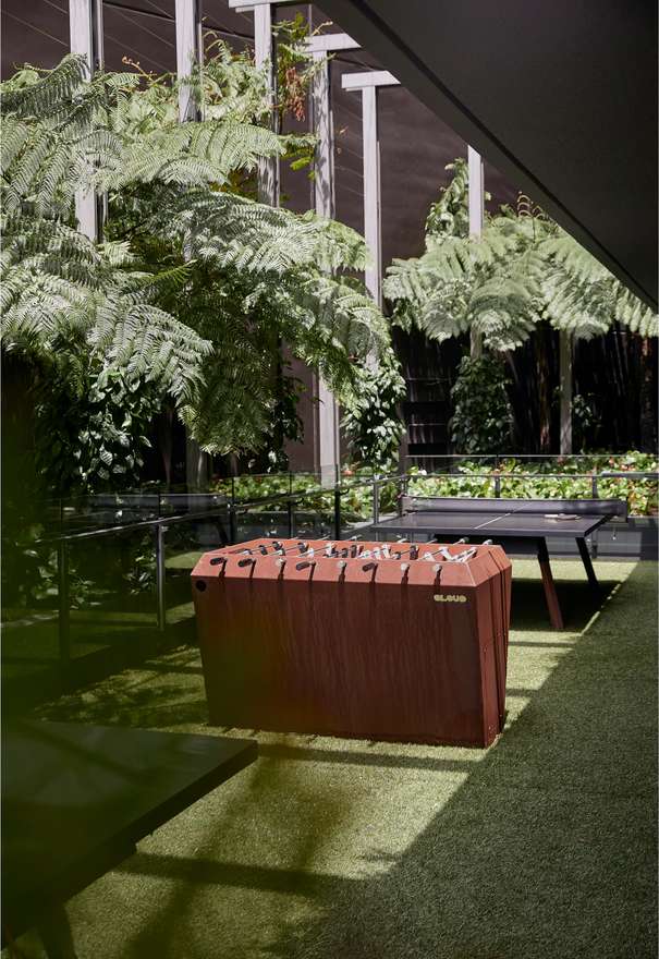 At The Drapery's podium floor, a unique residents' retreat known as the "Baby Gabba Green" entices residents to enjoy a game of table tennis, read their favourite book or just relax amongst the lush integrated landscaping.