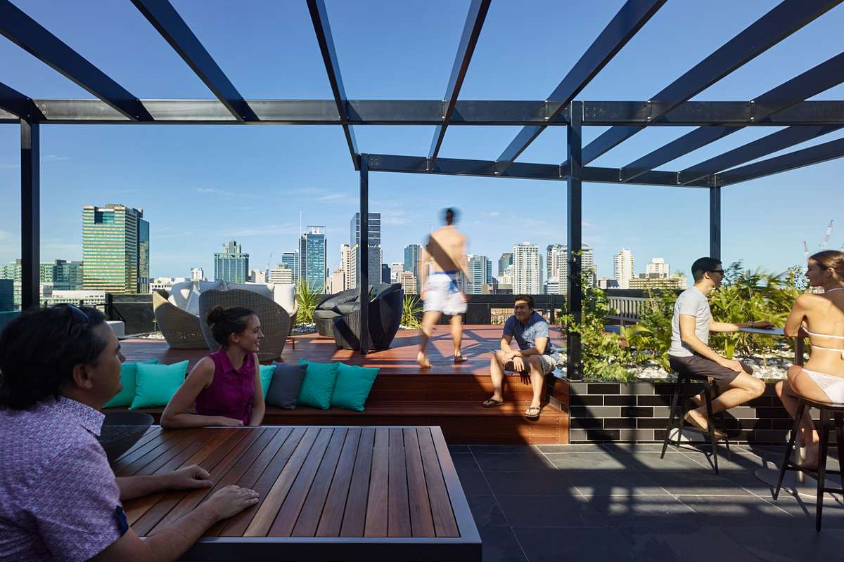 Standing as the gateway to South Brisbane, Austin is Aria’s landmark development on the corner of Fish Lane and Grey Street.