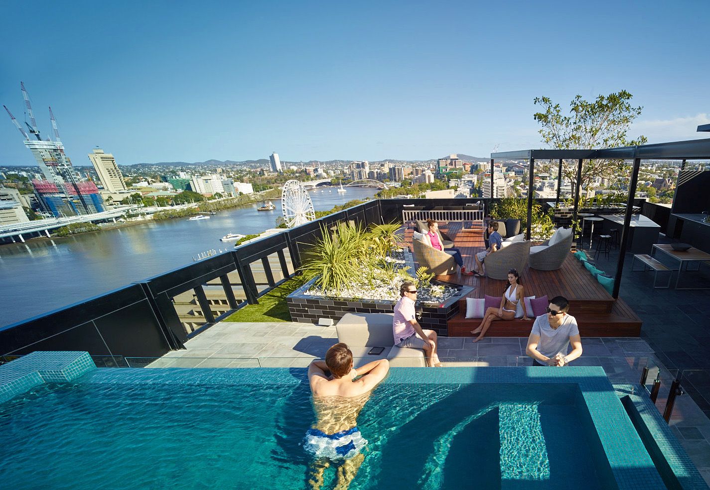 Standing as the gateway to South Brisbane, Austin is Aria’s landmark development on the corner of Fish Lane and Grey Street.