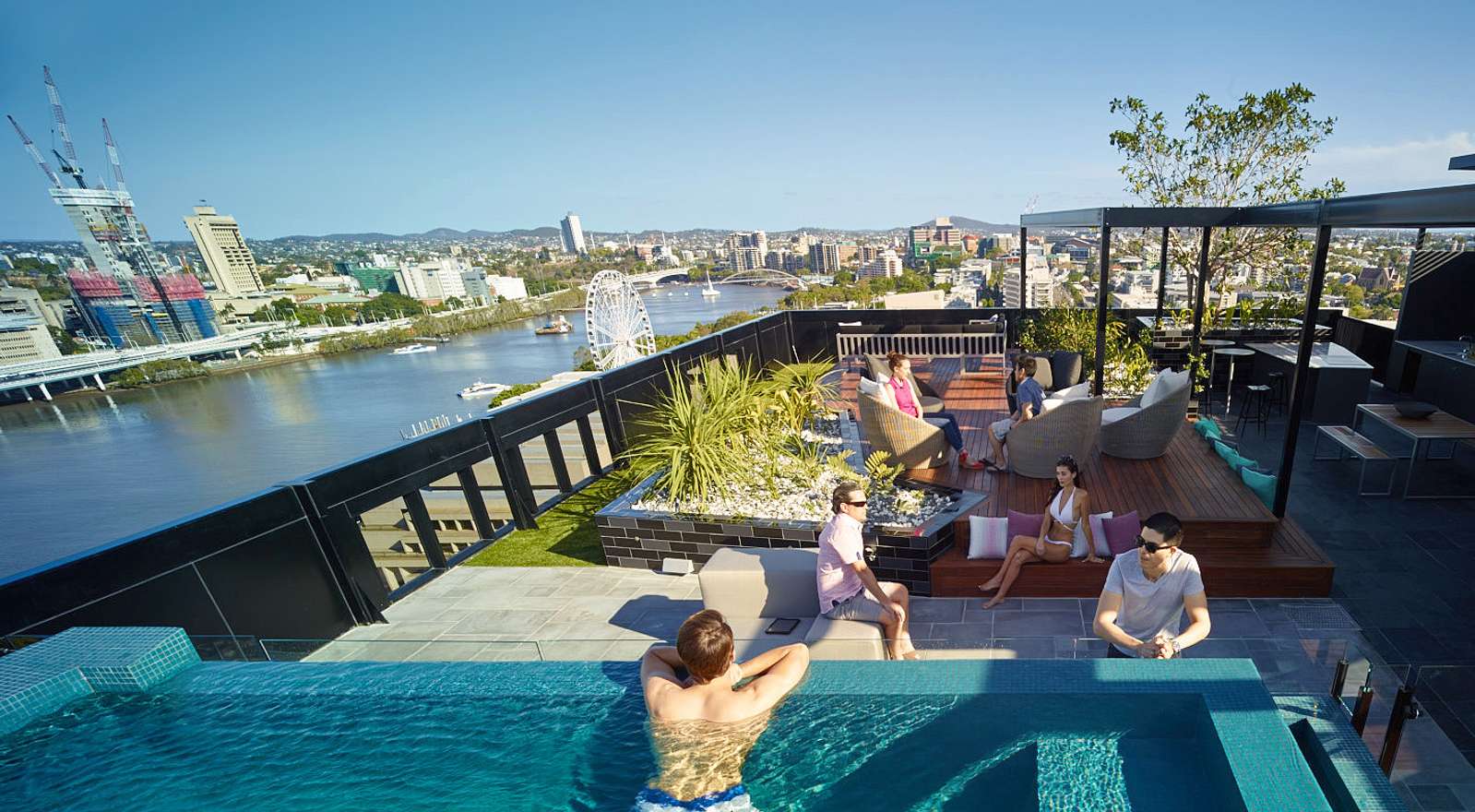 Standing as the gateway to South Brisbane, Austin is Aria’s landmark development on the corner of Fish Lane and Grey Street.