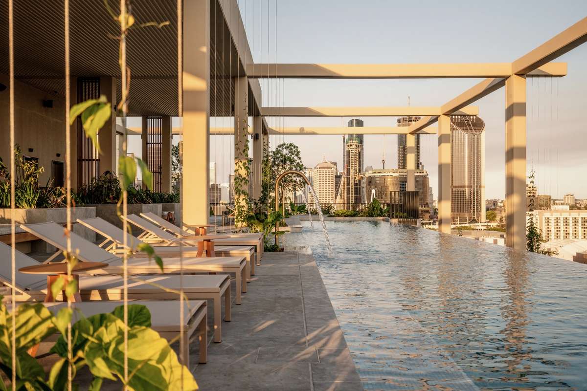 Trellis by Aria, infinity pool featuring sweeping views over Brisbane - located 20 Edmondstone Street, South Brisbane
