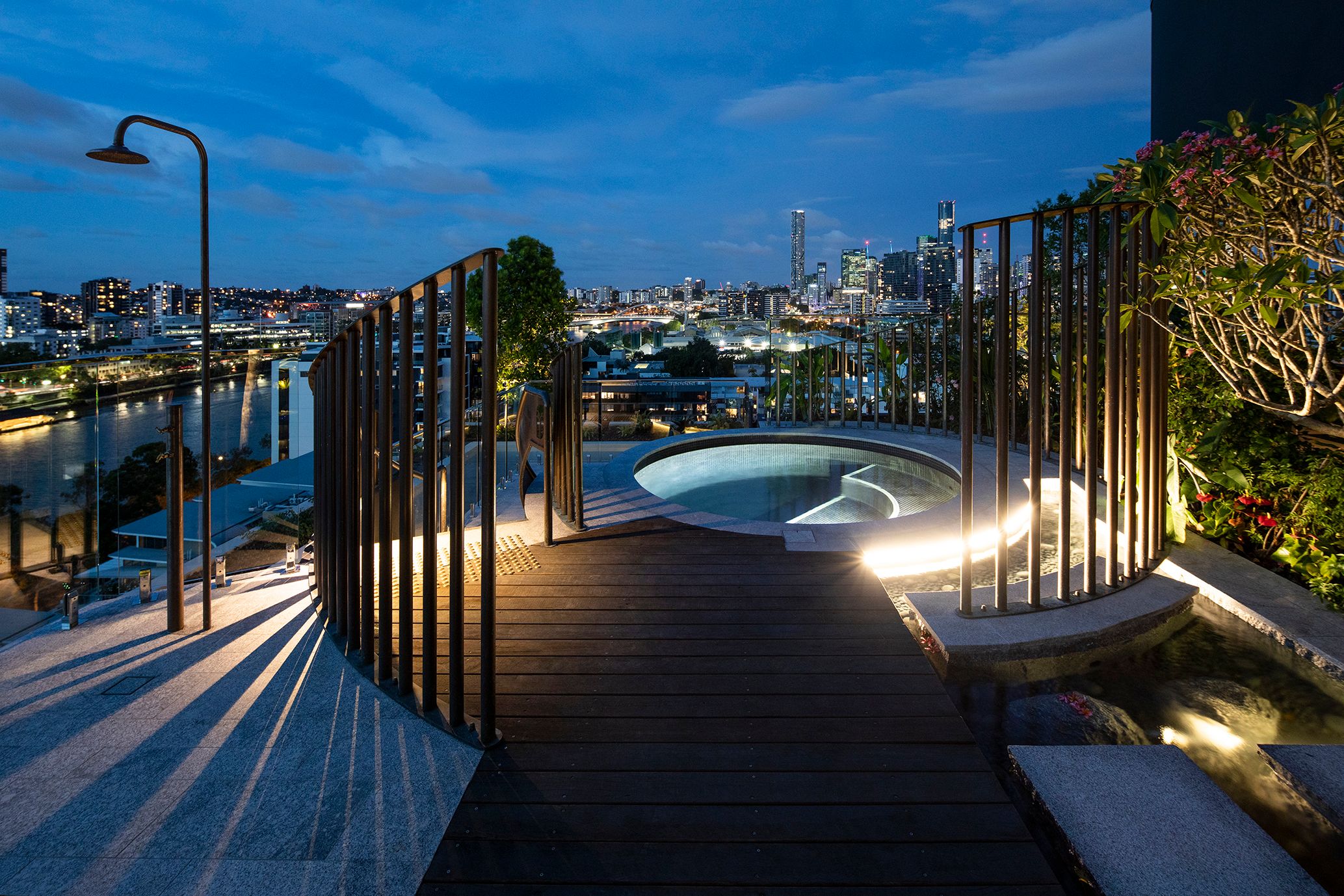 TreeHouse by Aria, luxury apartment rooftop swimming pool with views of Brisbane city.