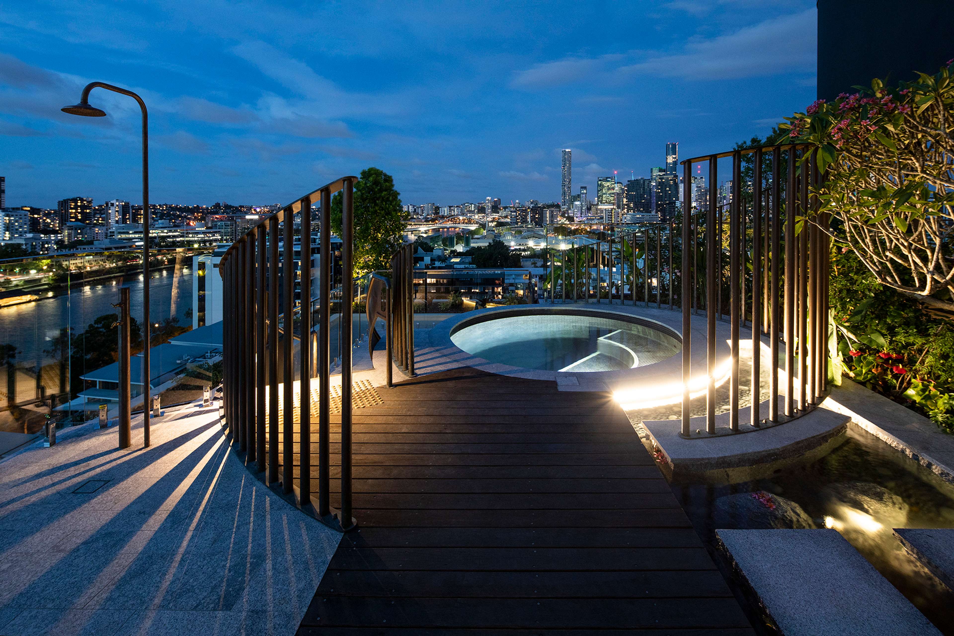 TreeHouse by Aria, luxury apartment rooftop swimming pool with views of Brisbane city.