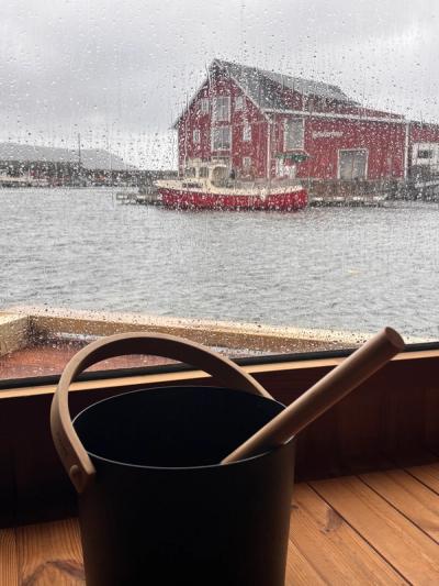 Bøtte inne i sauna