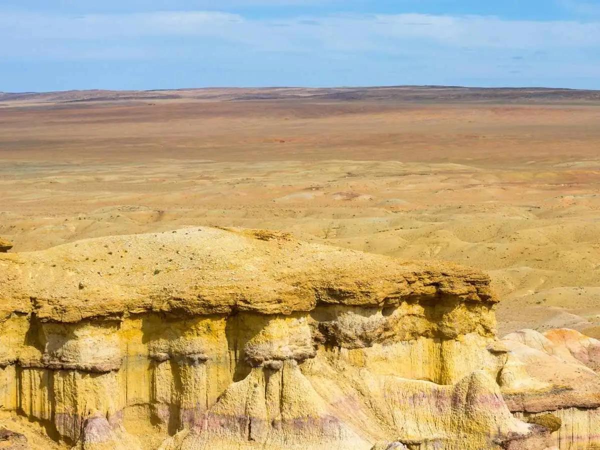 mongolia-bayanzag-flaming-cliffs