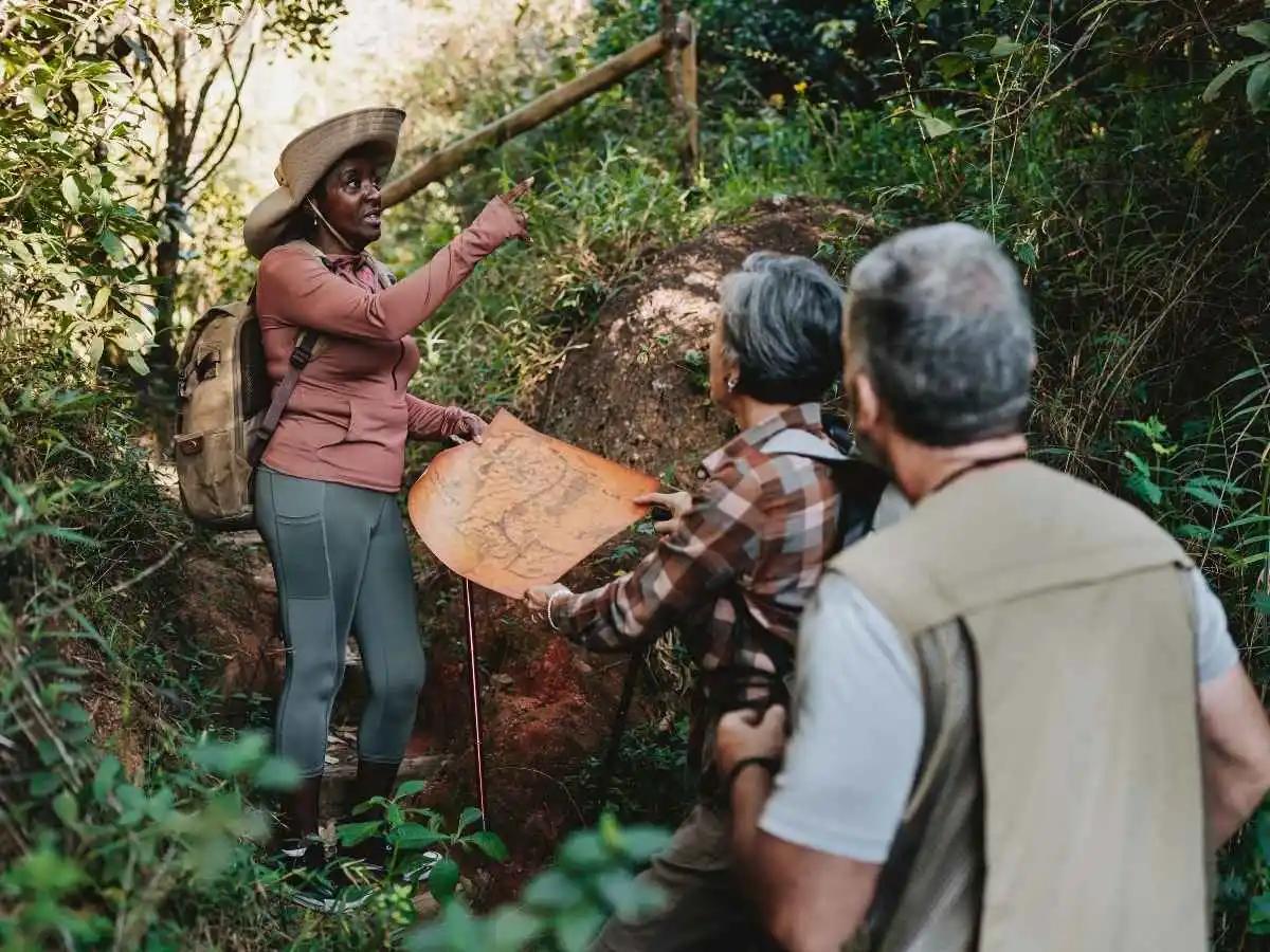Trek jungle with a local guide
