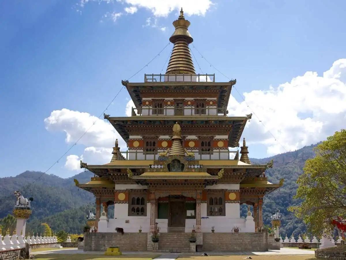 Hike to Khamsum Yuelley Namgyel Chorten