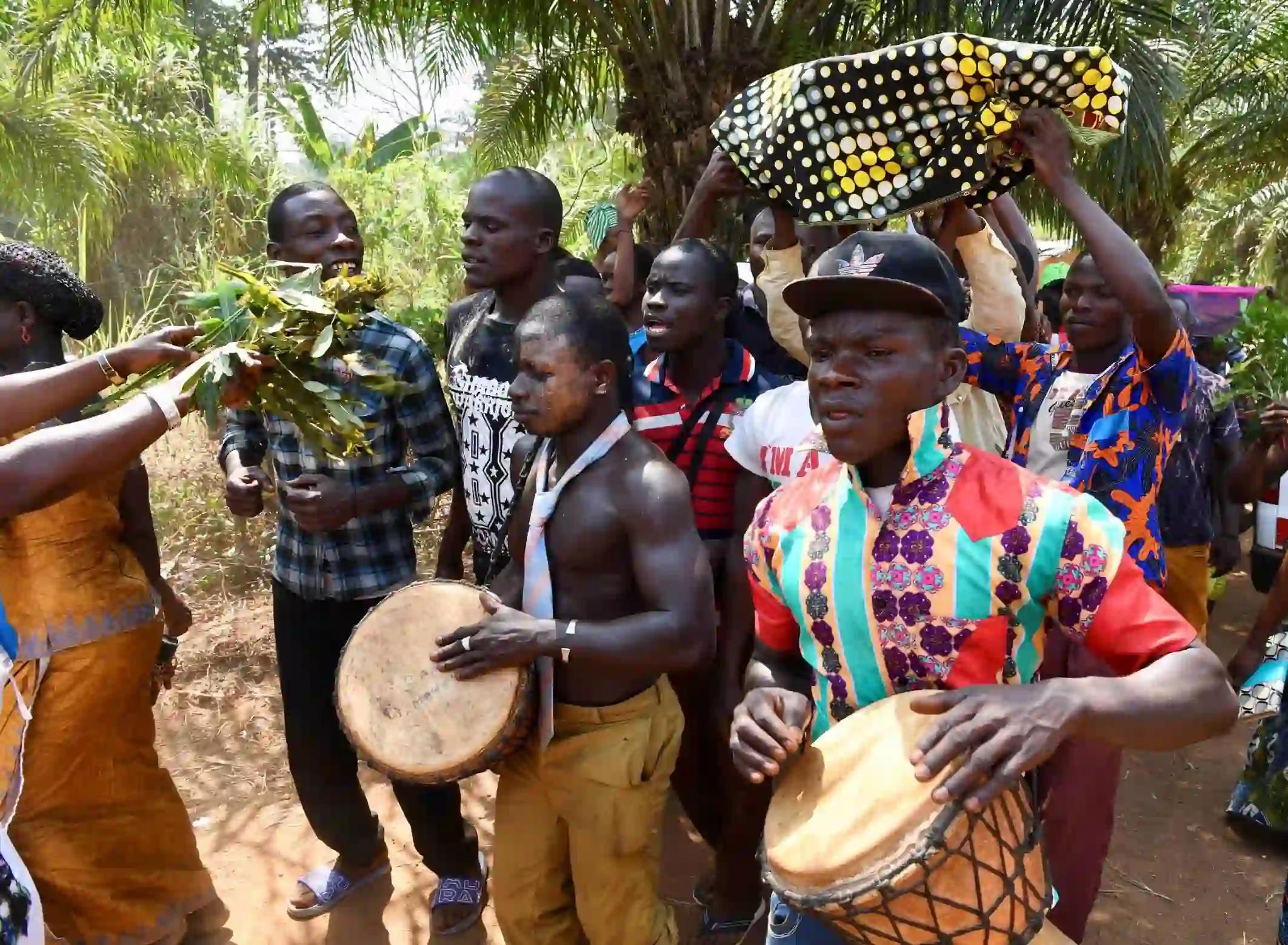 Ivory-Coast-People-in-Man