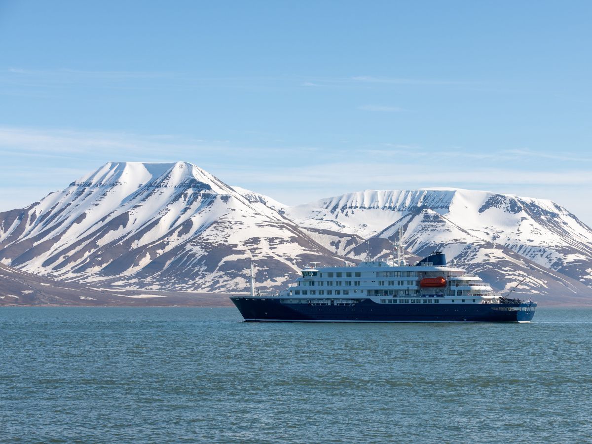 antartica and ship