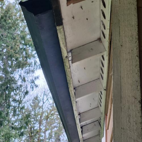 fascia pulling away from gutters