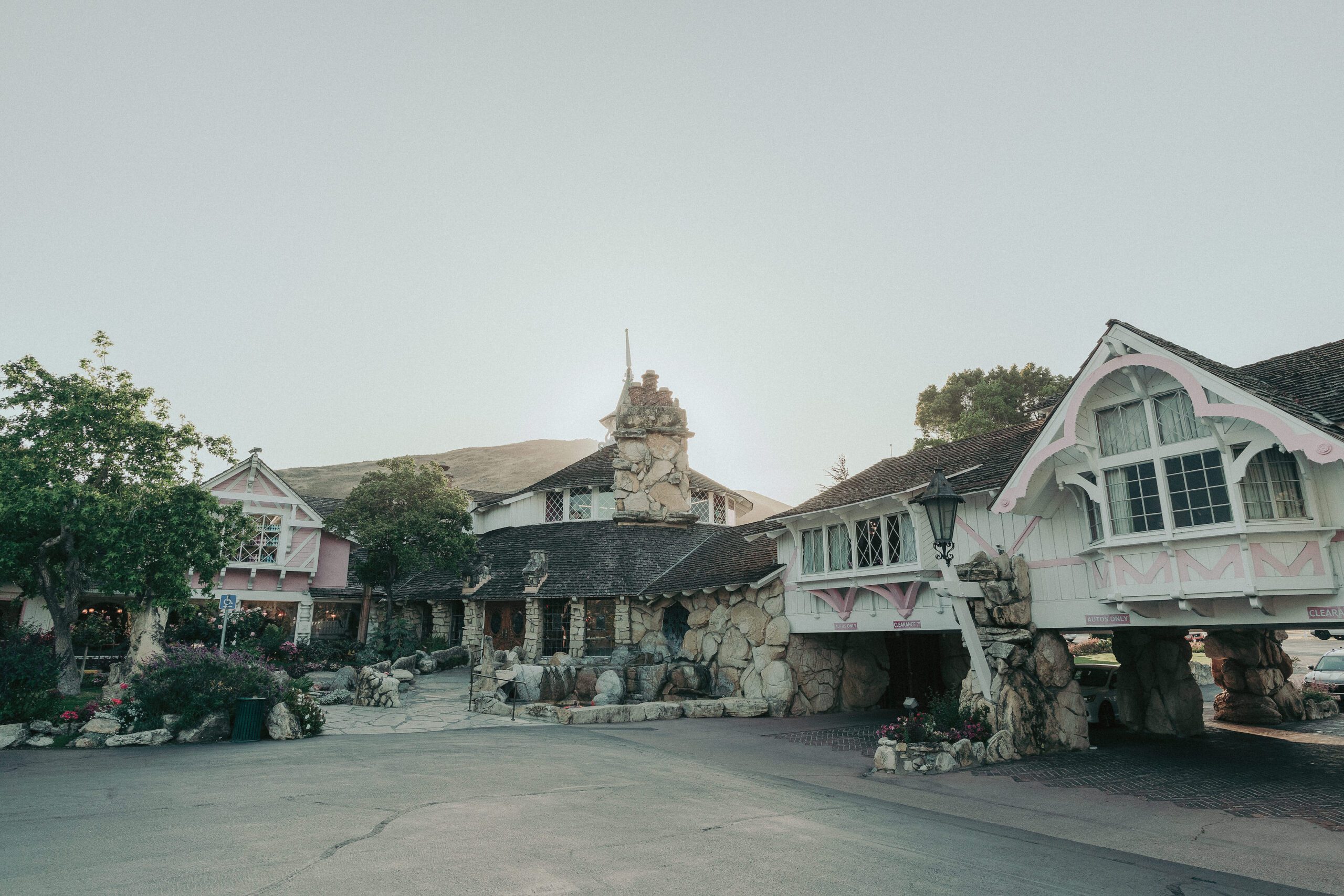 Madonna Inn Wedding, San Luis Obispo Wedding, San Luis Obispo Wedding Photographer, SLO Photographer, James Lester Photography