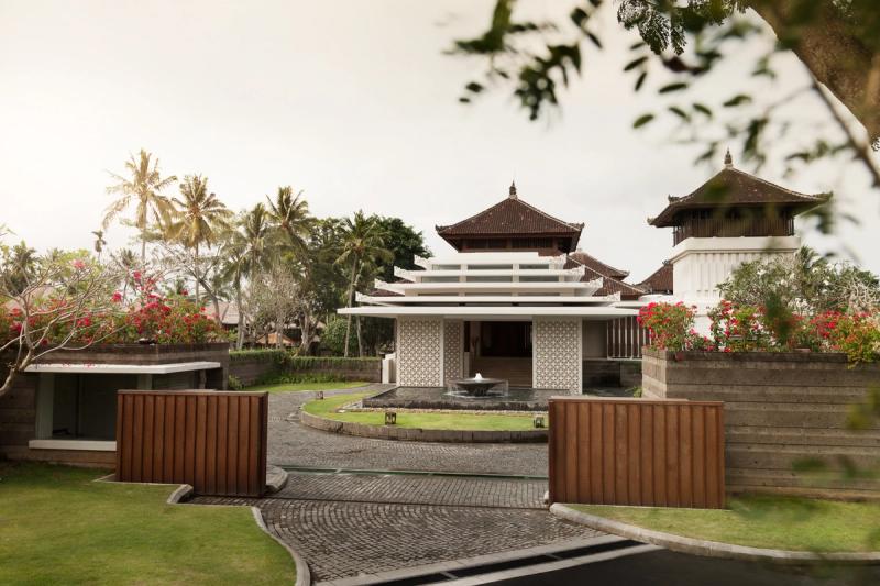 Kamandalu Ubud Luxury Resort: A Sanctuary of Serenity and Heritage in Bali's Heart