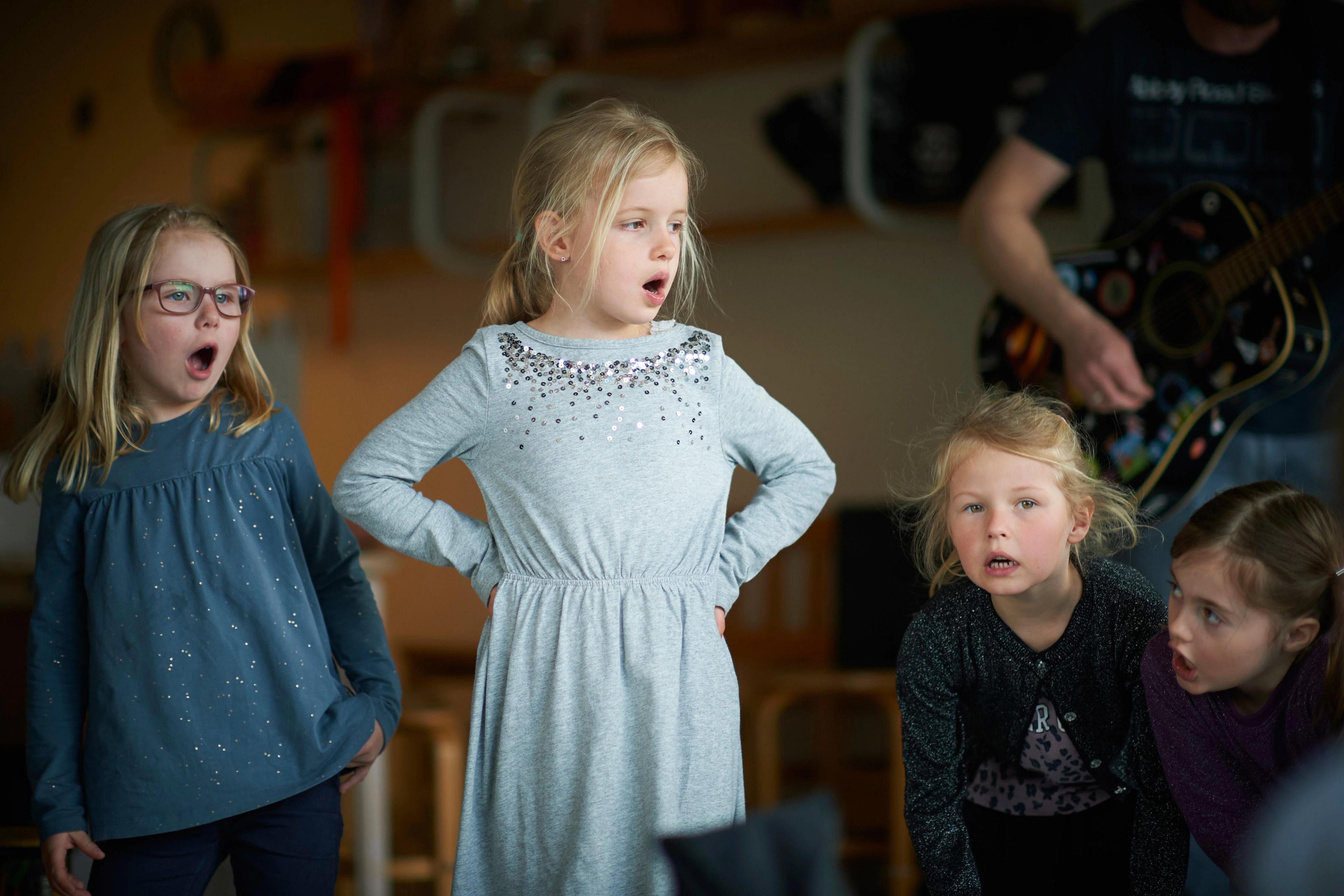 Sangbørnehaver udfordrer pædagoger