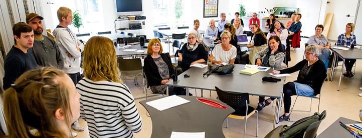 Kreative studerende giver bud på, hvordan beboere i botilbud skaber nye kontakter