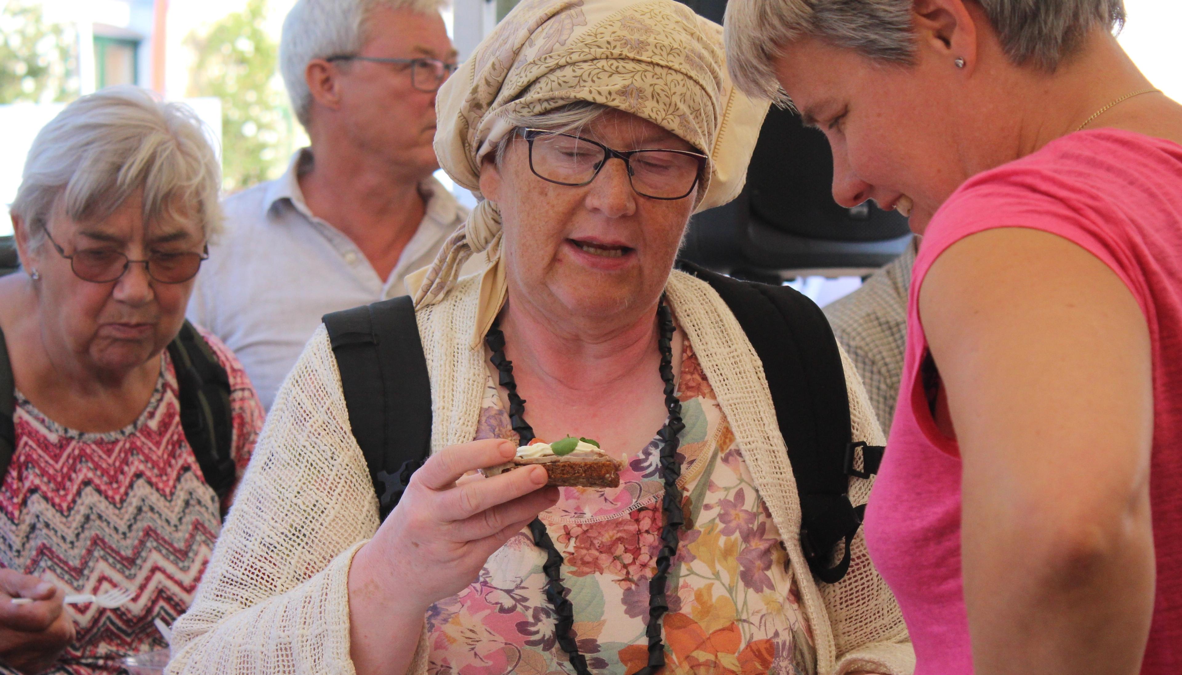 Alle kunne smage på dysfagikost i FOA-teltet på Folkemødets første dag. 