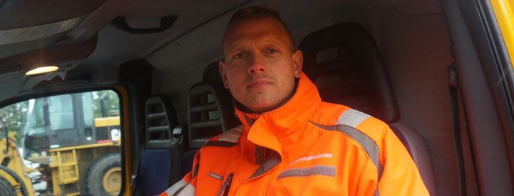 Jimmy Bach bruger mobilen som sit vigtigste værktøj i dagligdagen