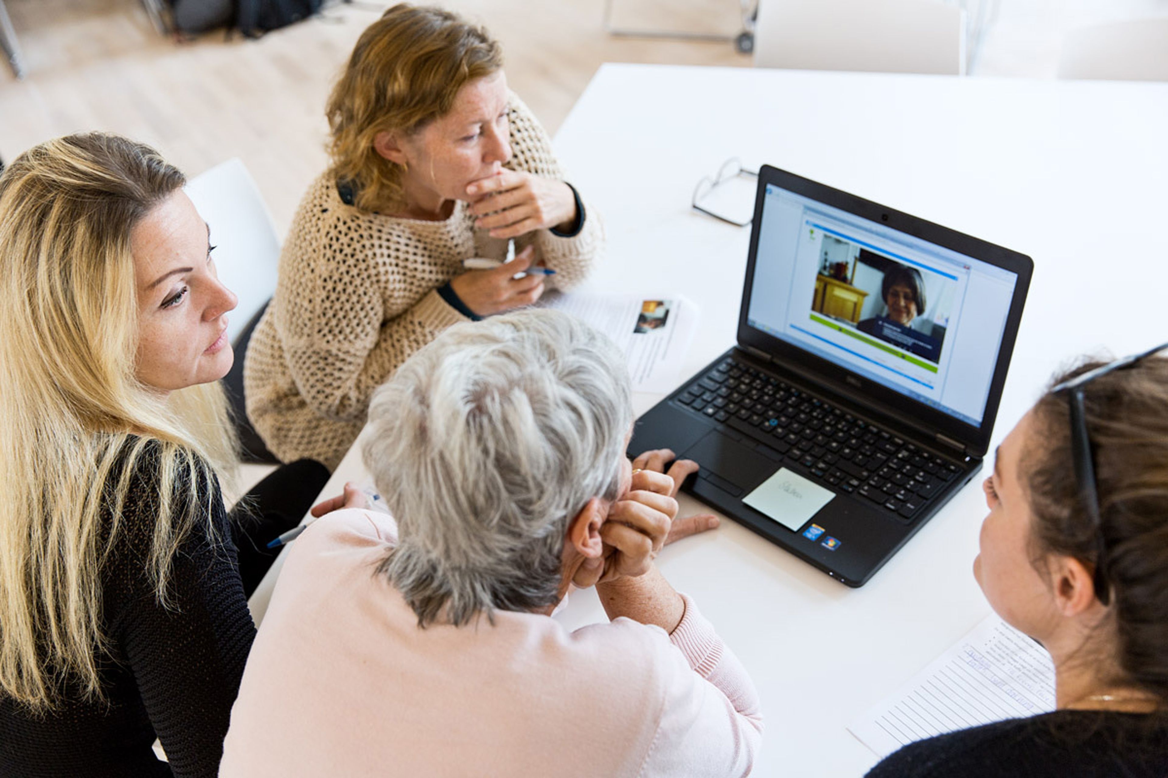 Plejecenter sender medarbejdere på e-kursus i demens